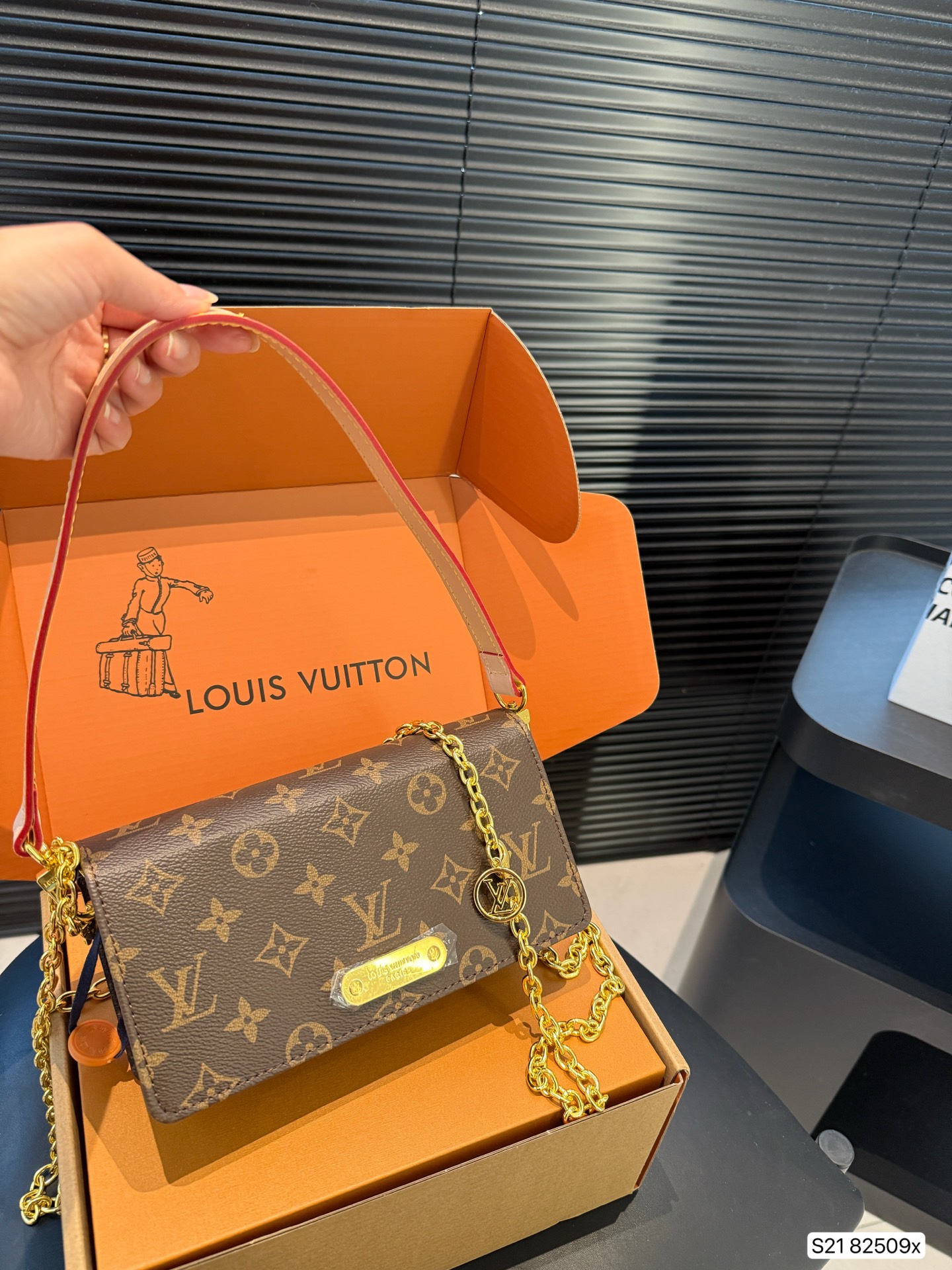 LV new chain bag