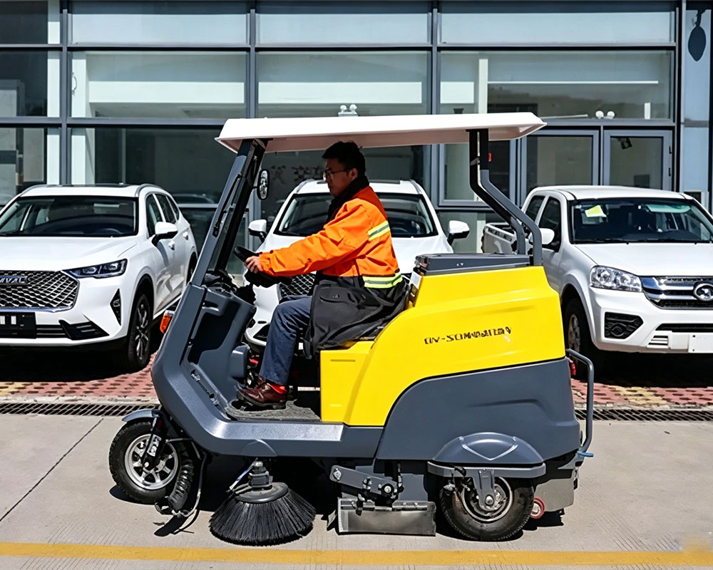 A Small Electric Street Sweeper Baiyi-S13 Cleans The Car Plaza