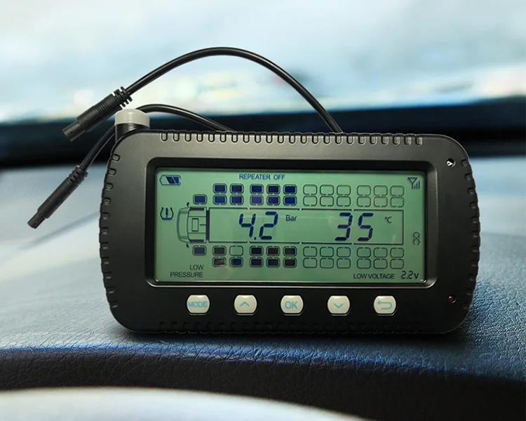 What are the benefits of a tire pressure monitoring system?