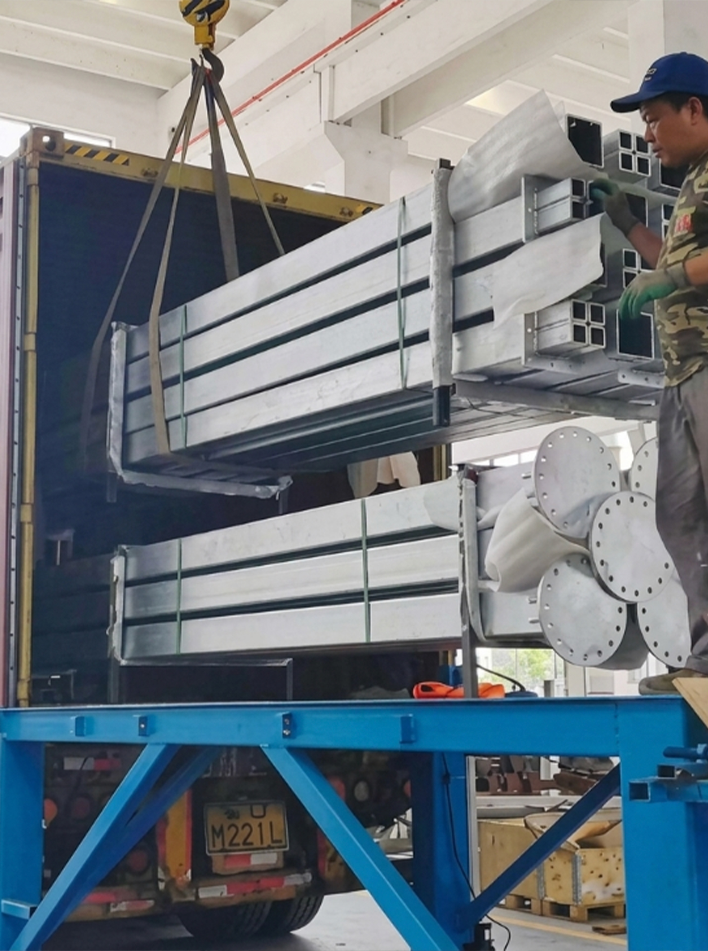PACKAGING & DELIVERY
