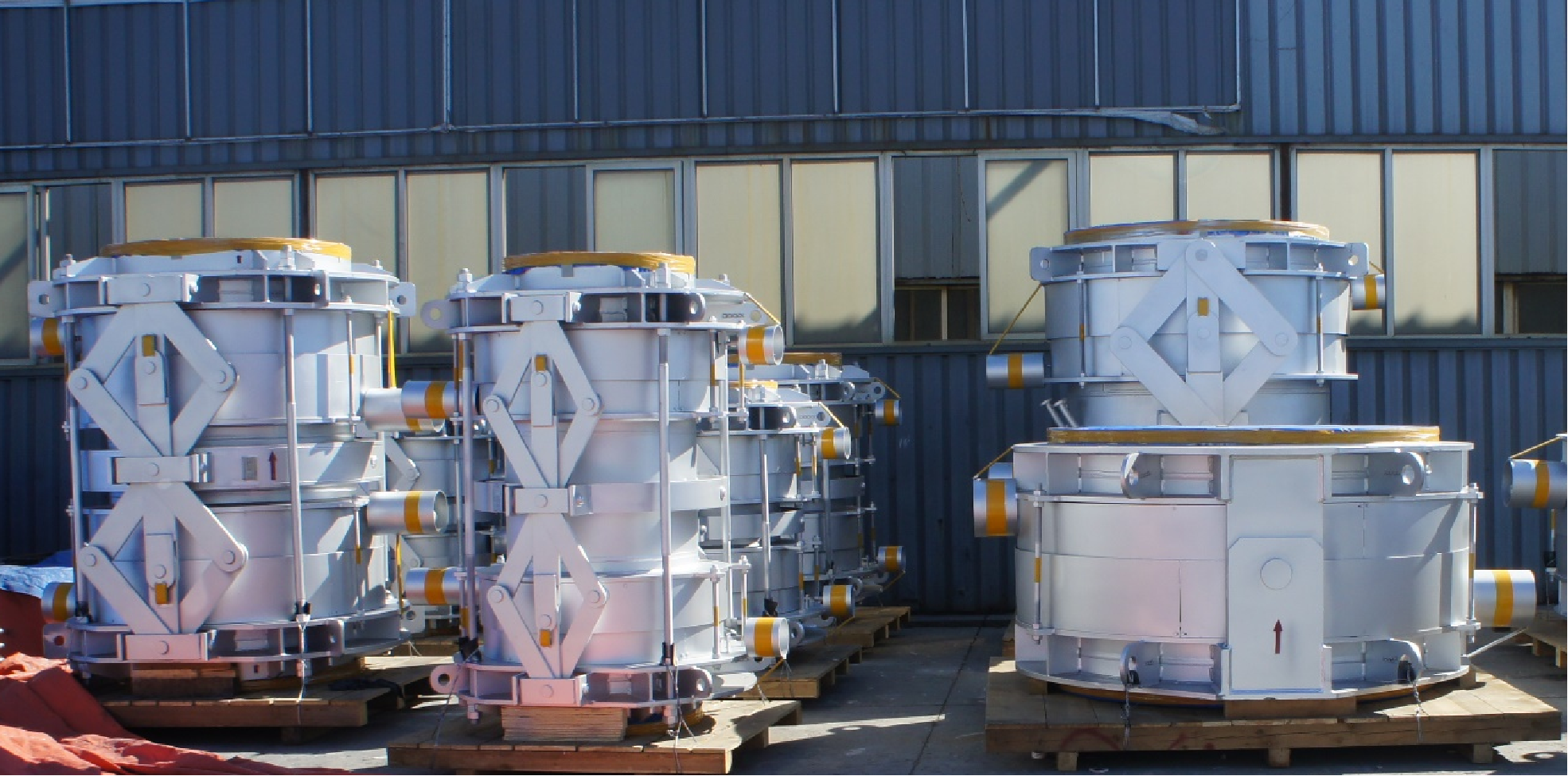 Expansion joint for FCCU reaction and regeneration unit