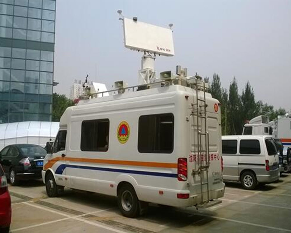 Application of Positioning and Orientation Receiver in Satellite Communication Vehicles