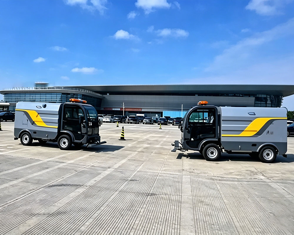 Street Washer Arrived On-Site, Starting Efficient Cleaning Operations