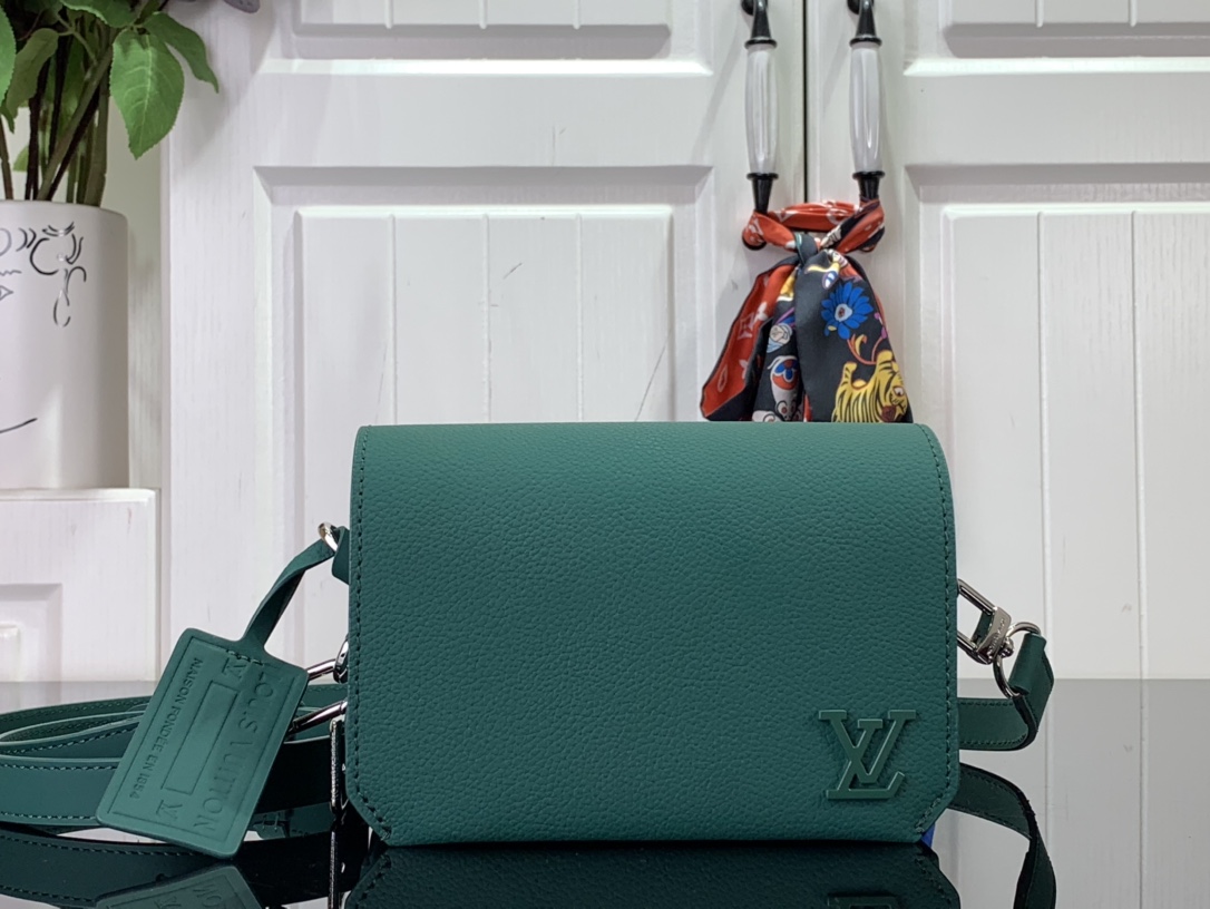 LV M82367 82085