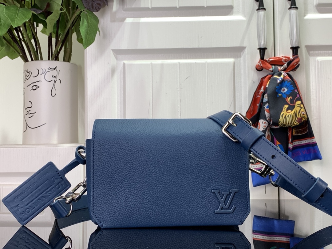 LV M82085