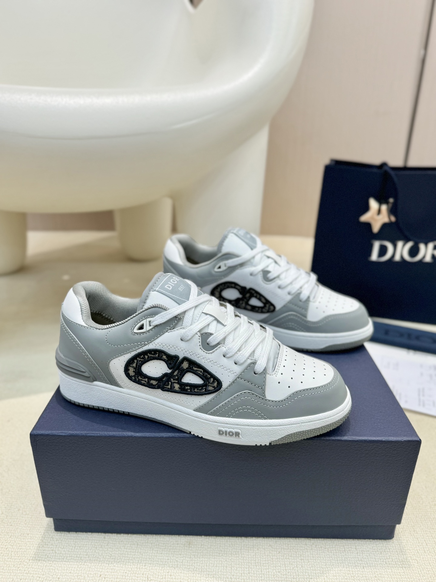 DIOR