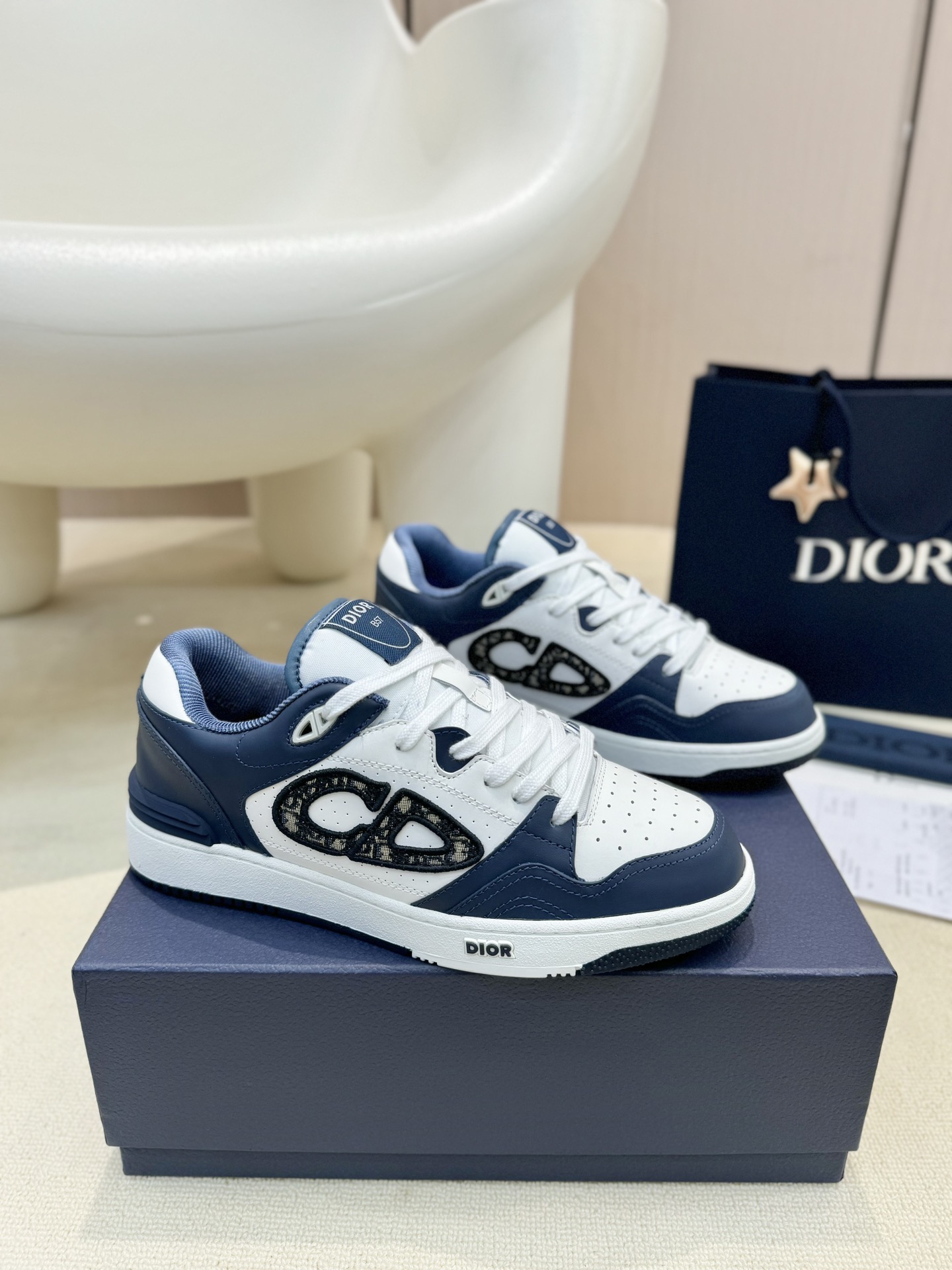DIOR