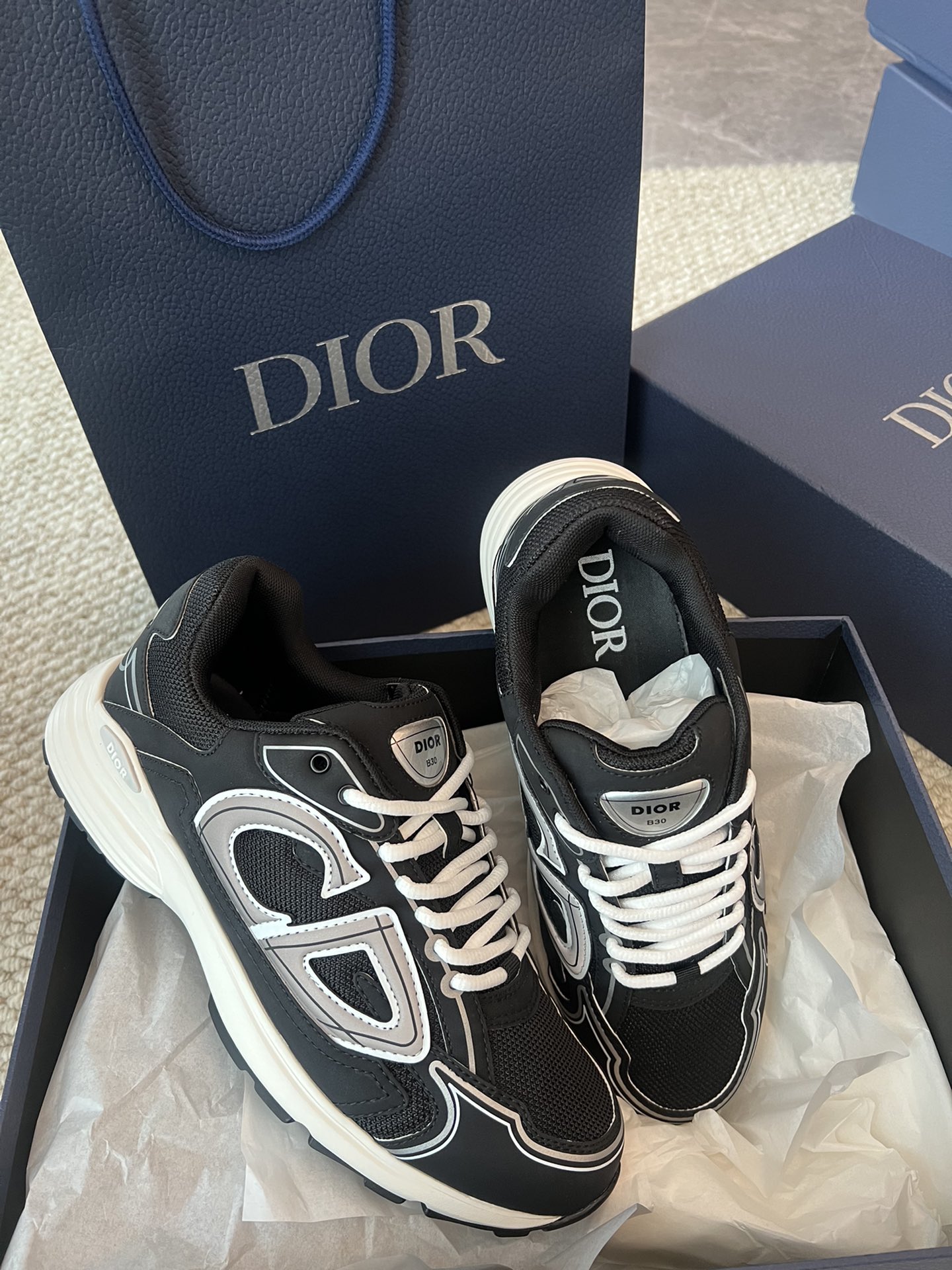 DIOR