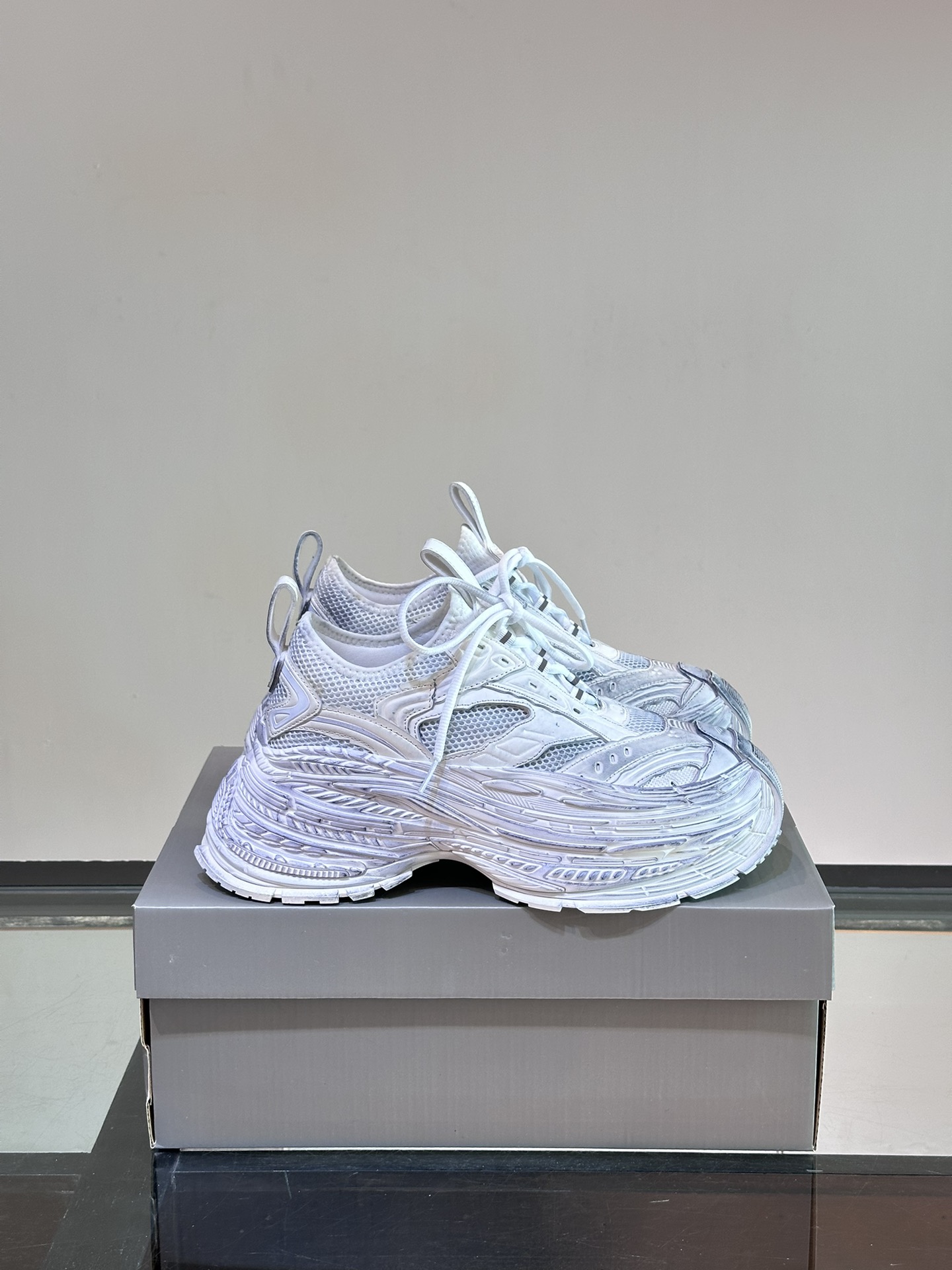 BALENCIAGA