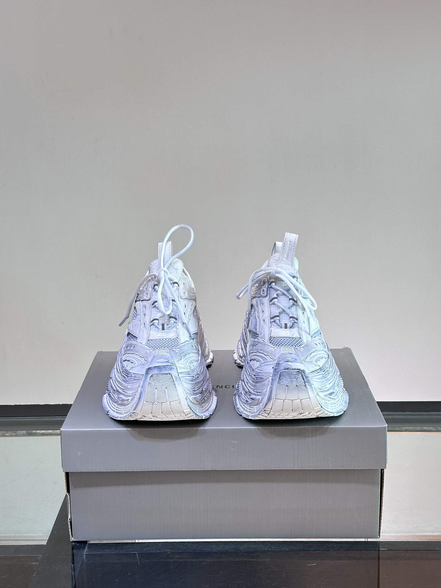 BALENCIAGA