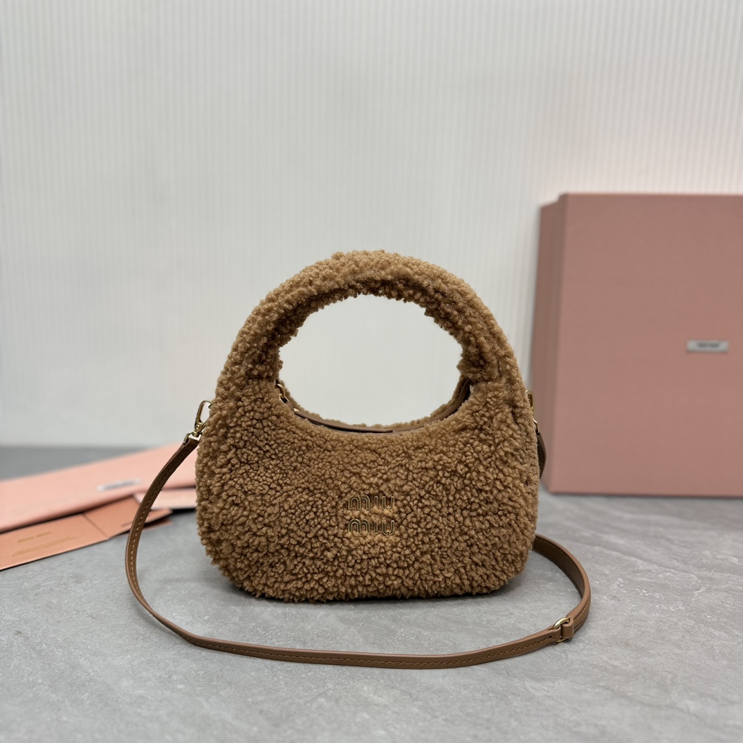 MIUMIU