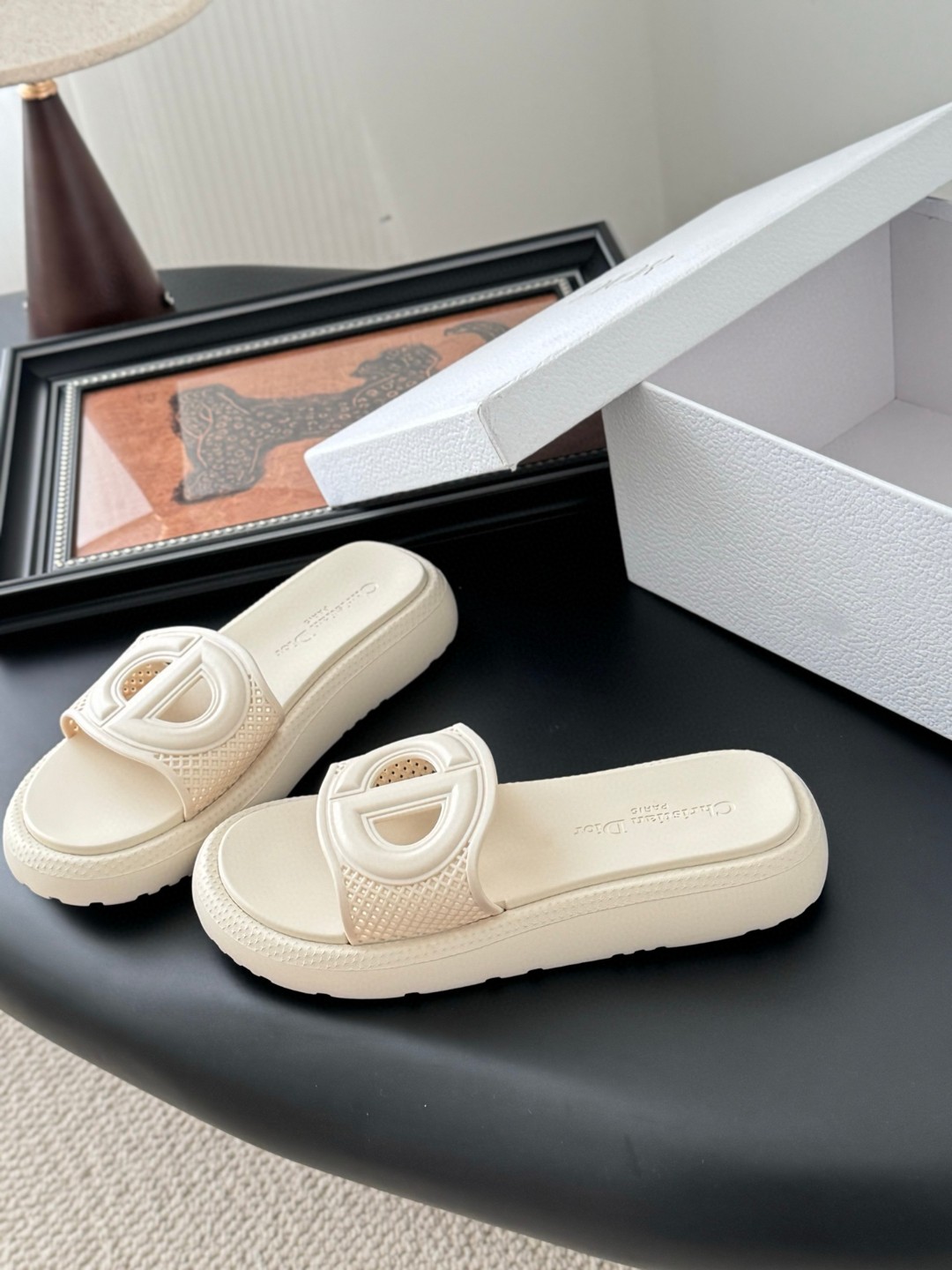 DIOR