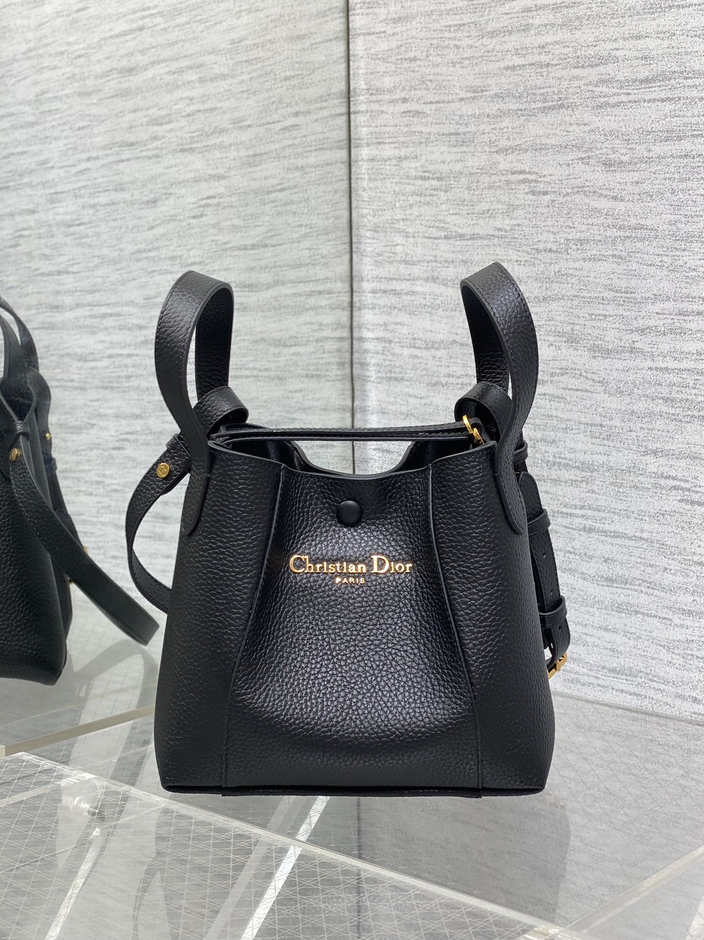 DIOR