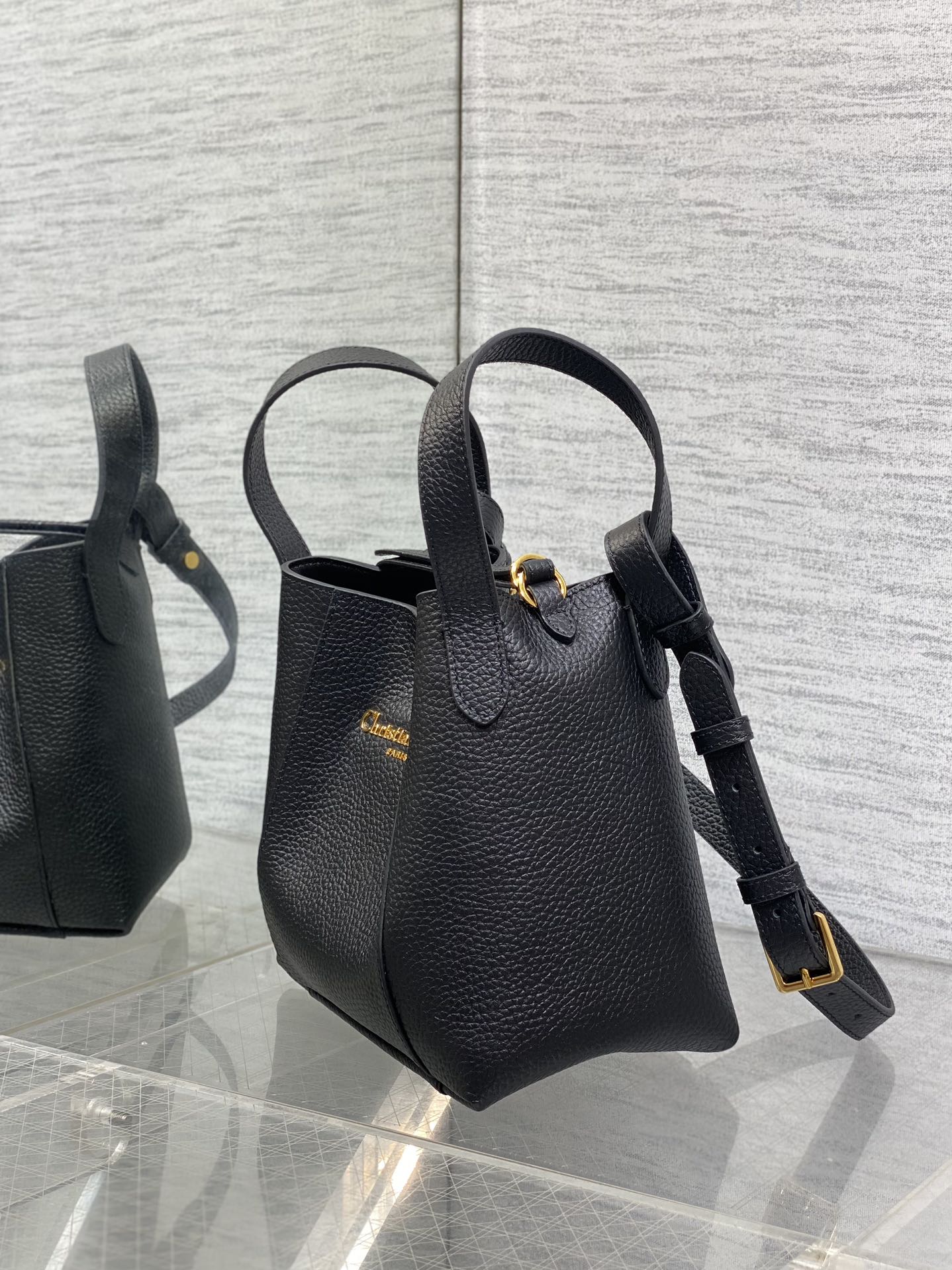 DIOR