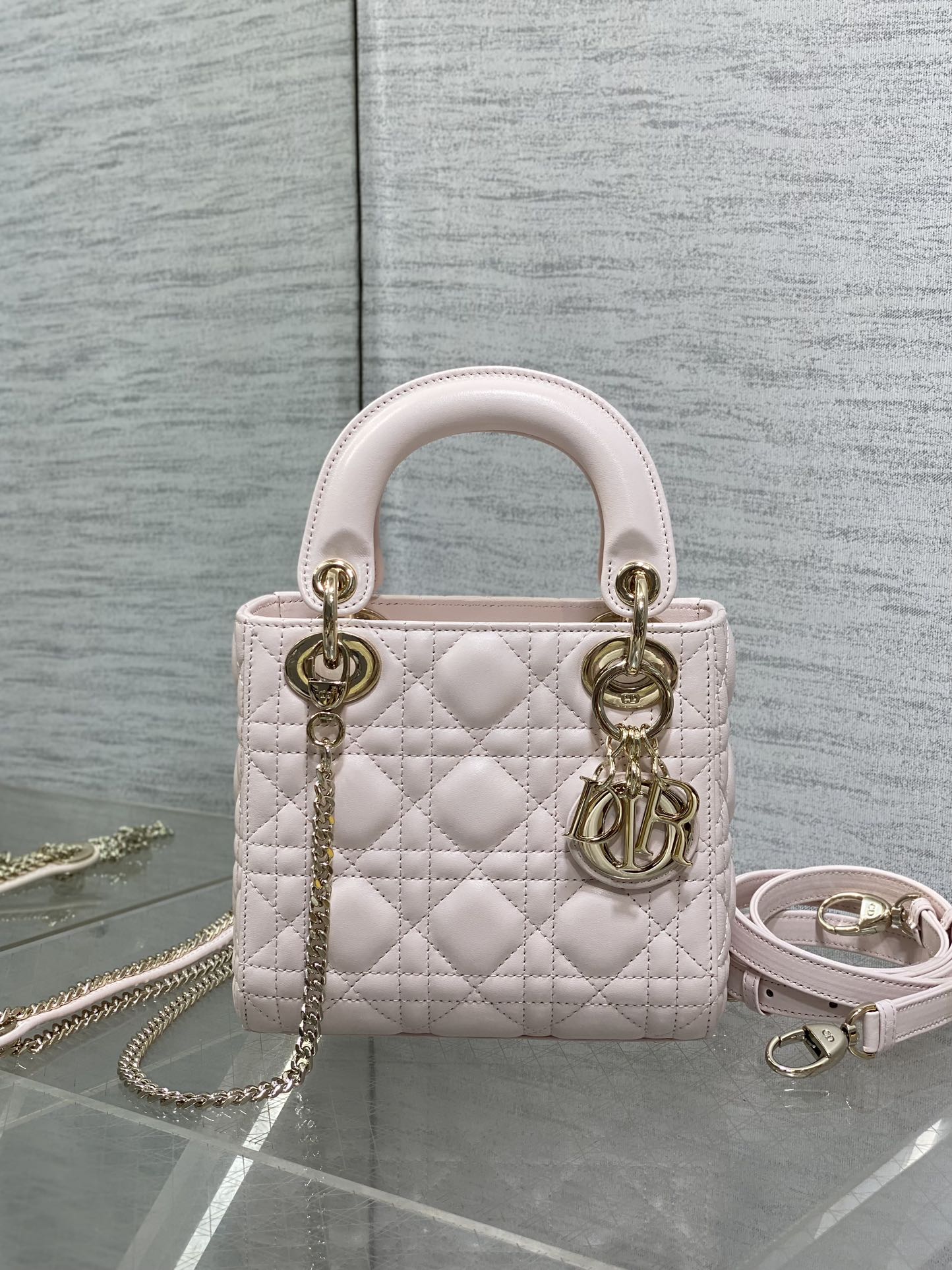 DIOR
