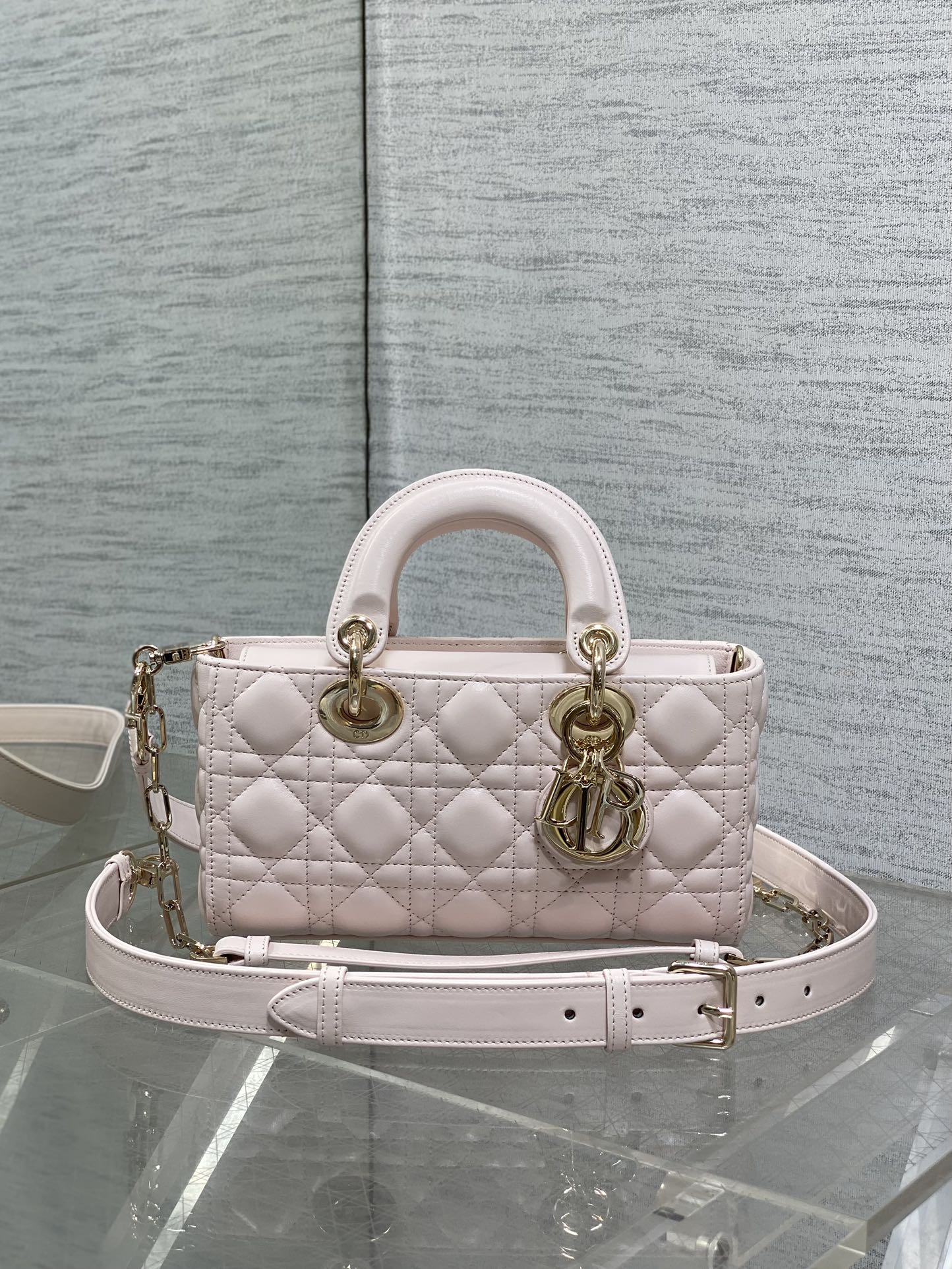 DIOR