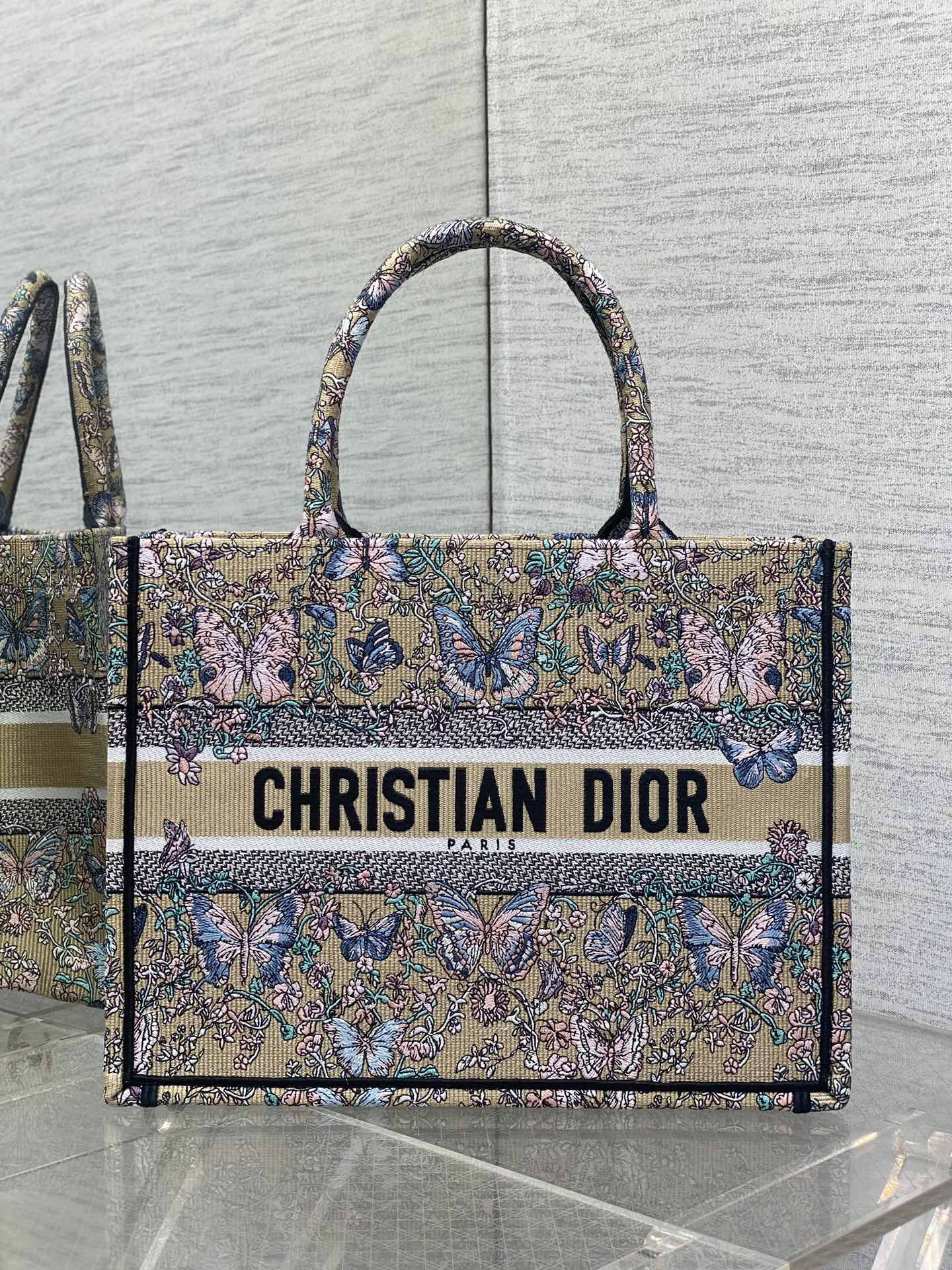 DIOR
