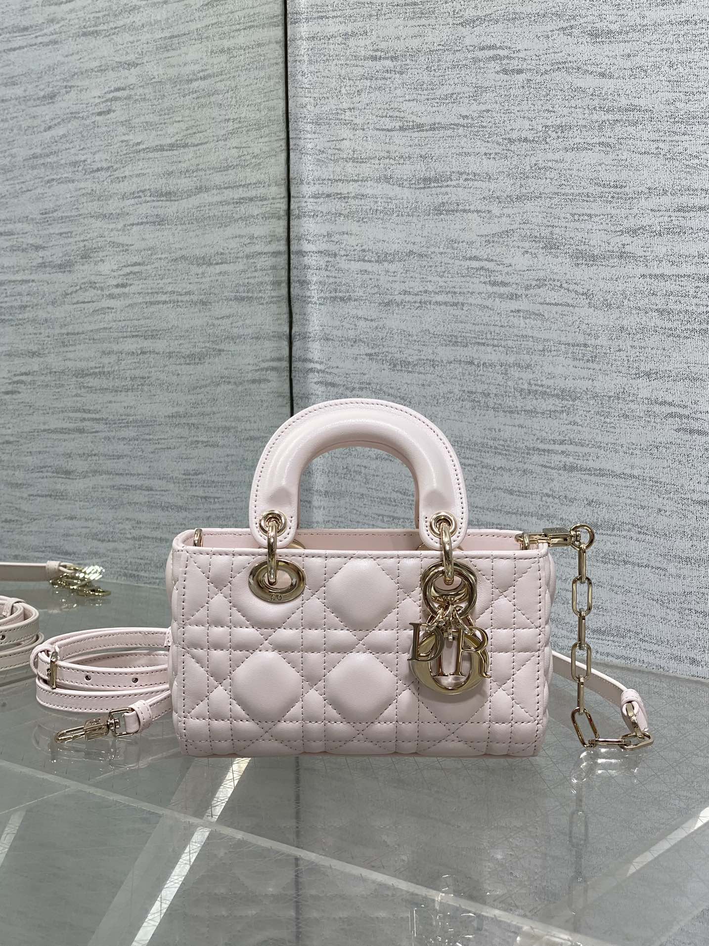 DIOR