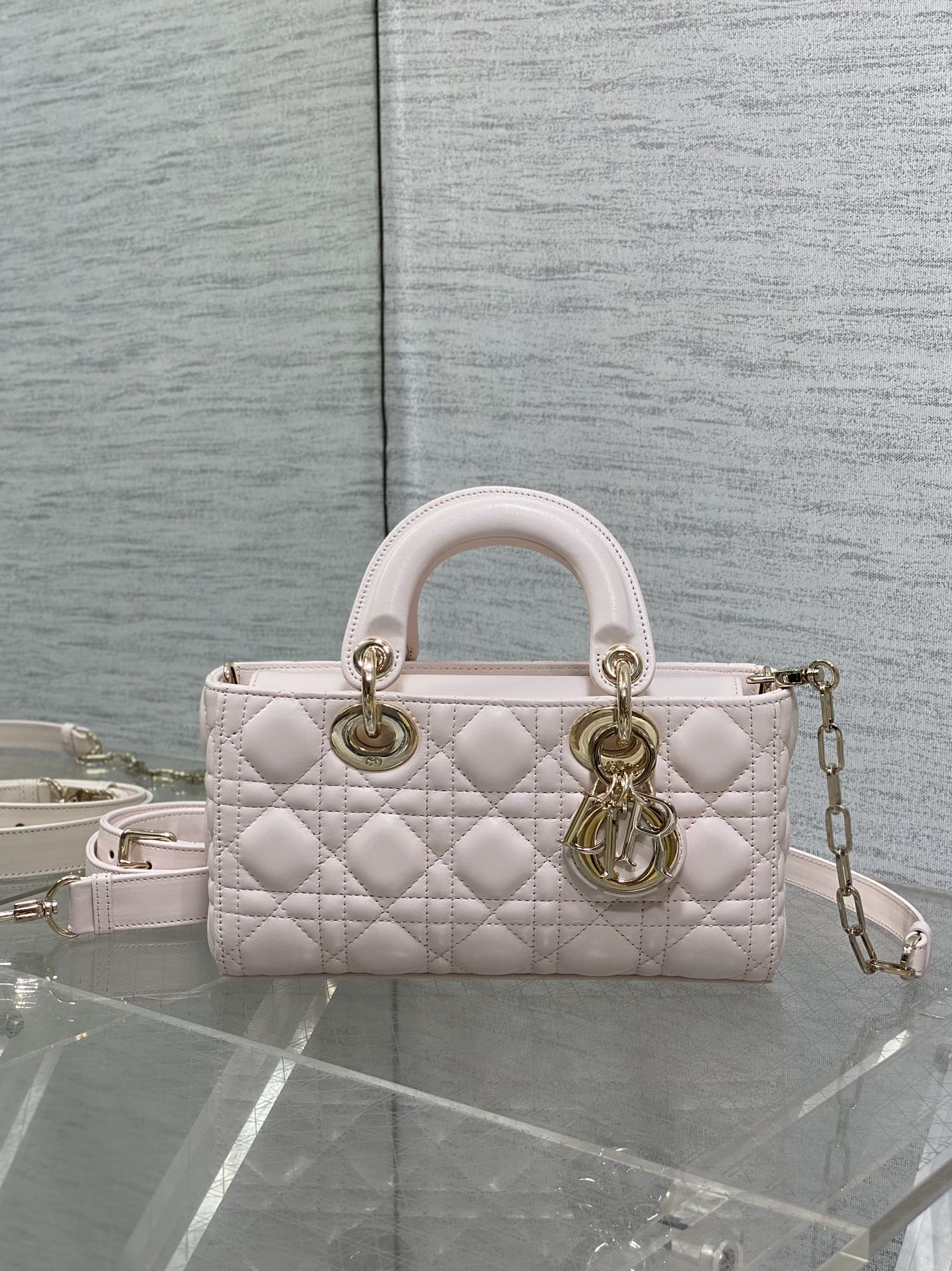 DIOR
