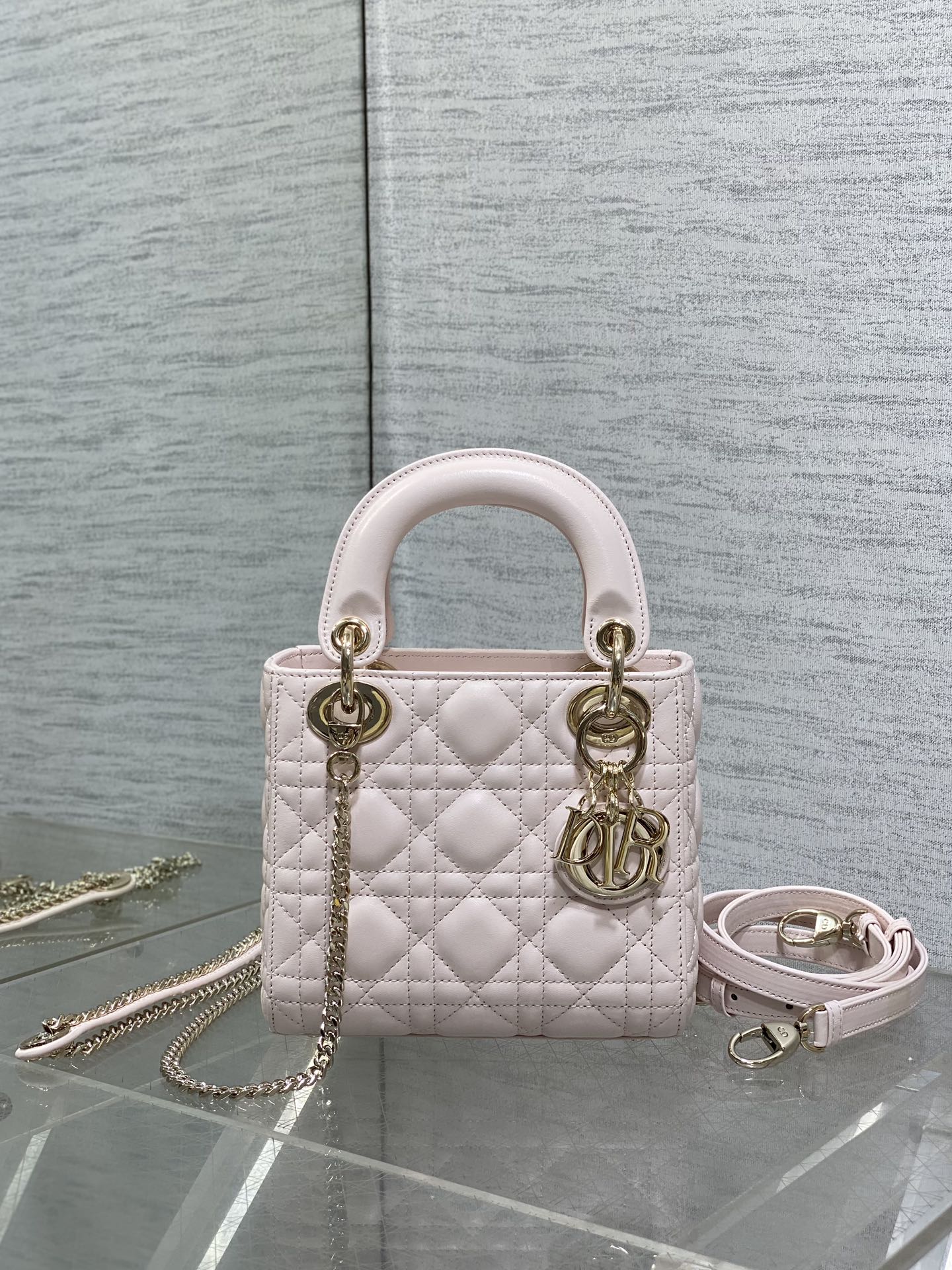 DIOR