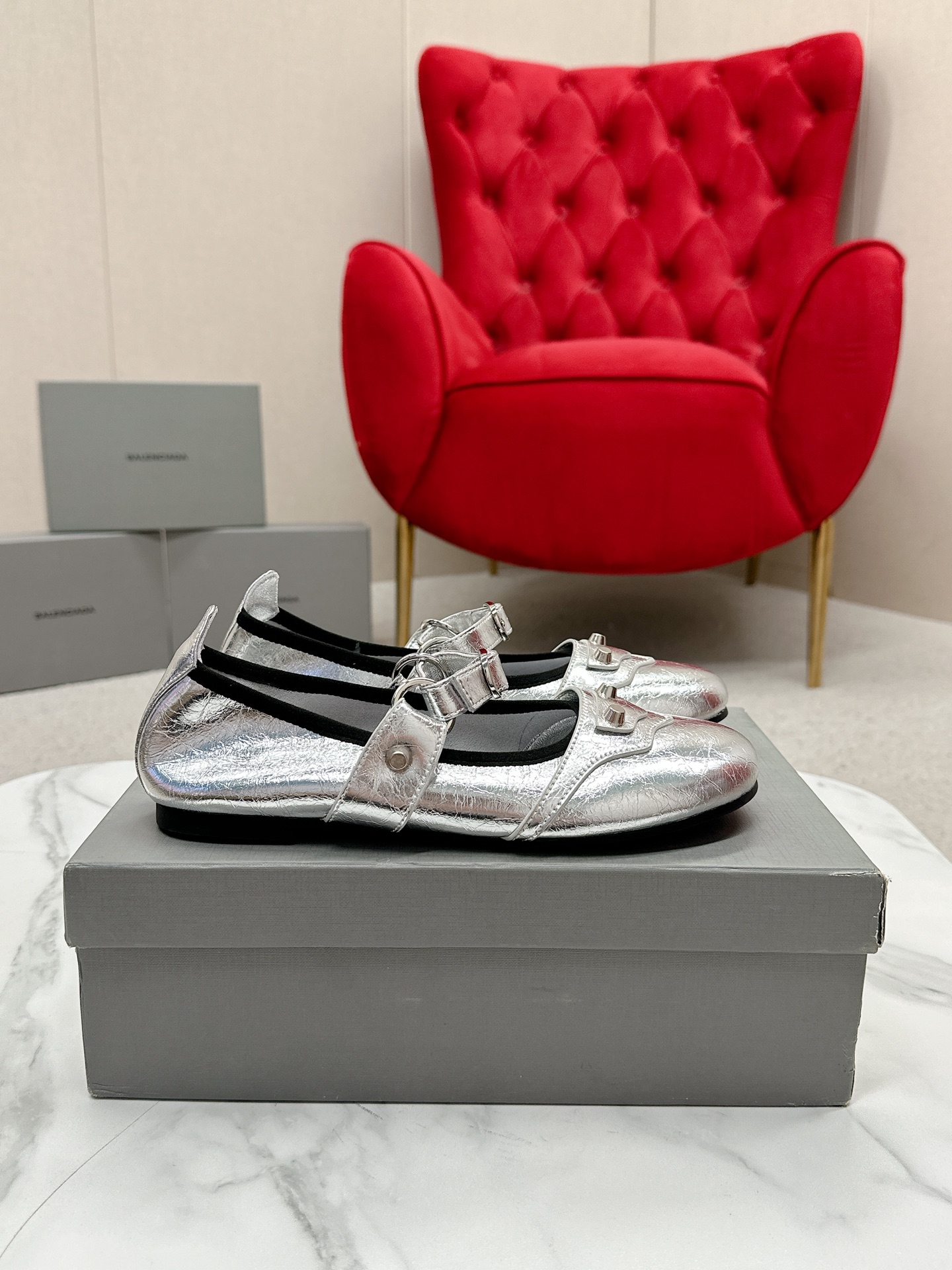 BALENCIAGA