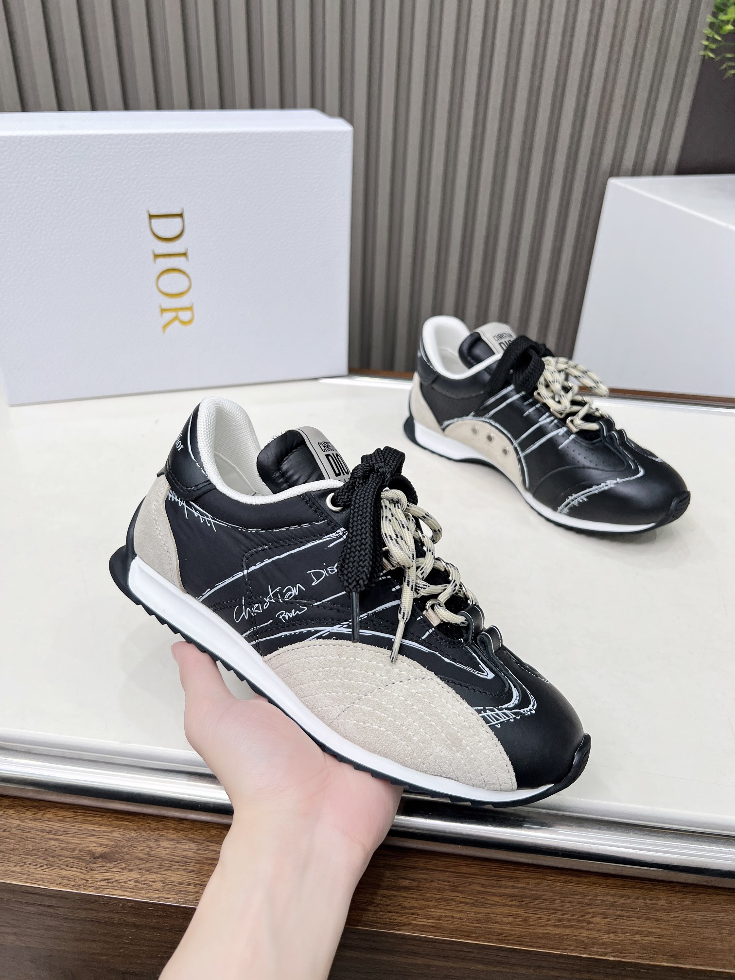 DIOR