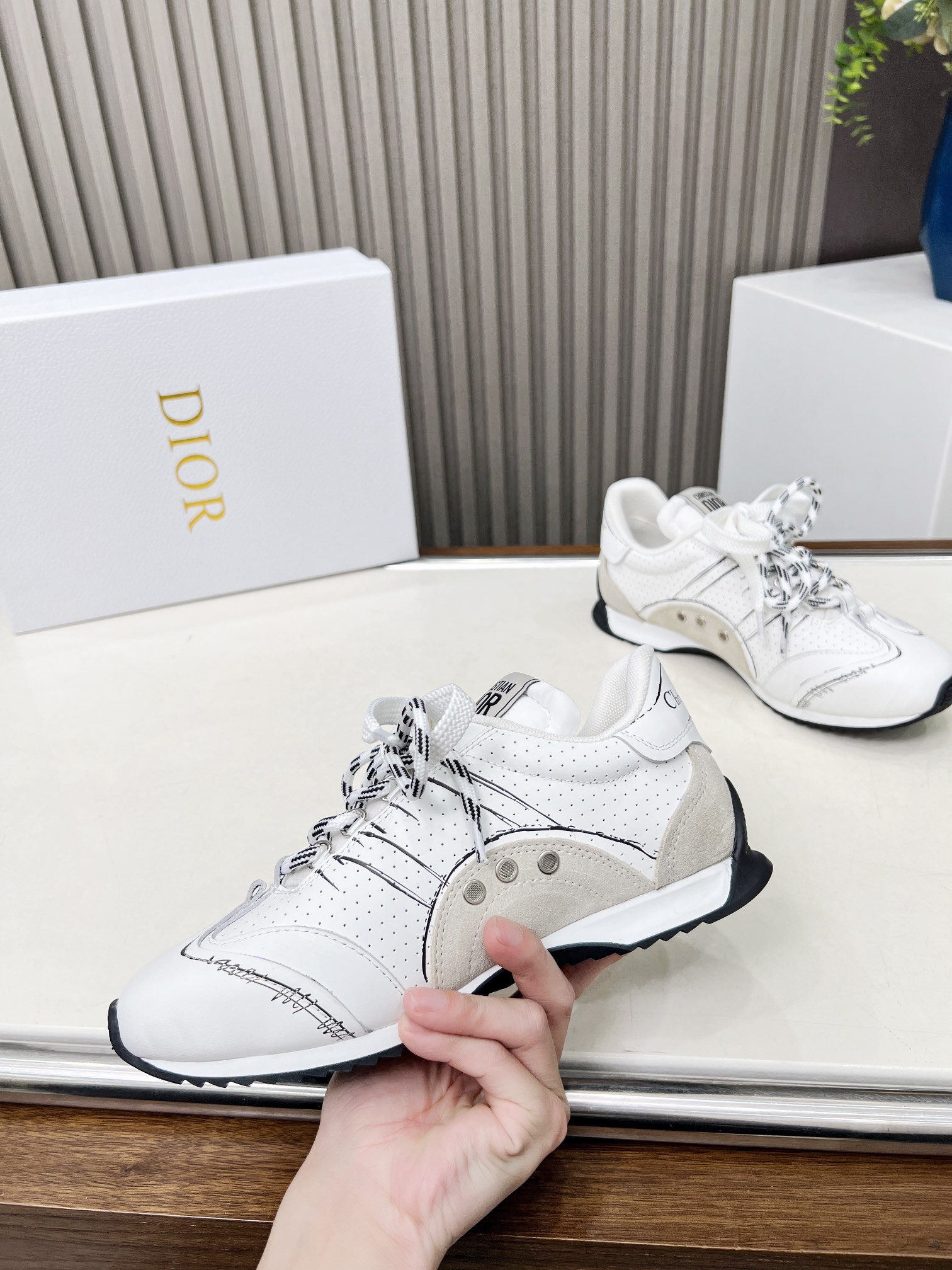 DIOR