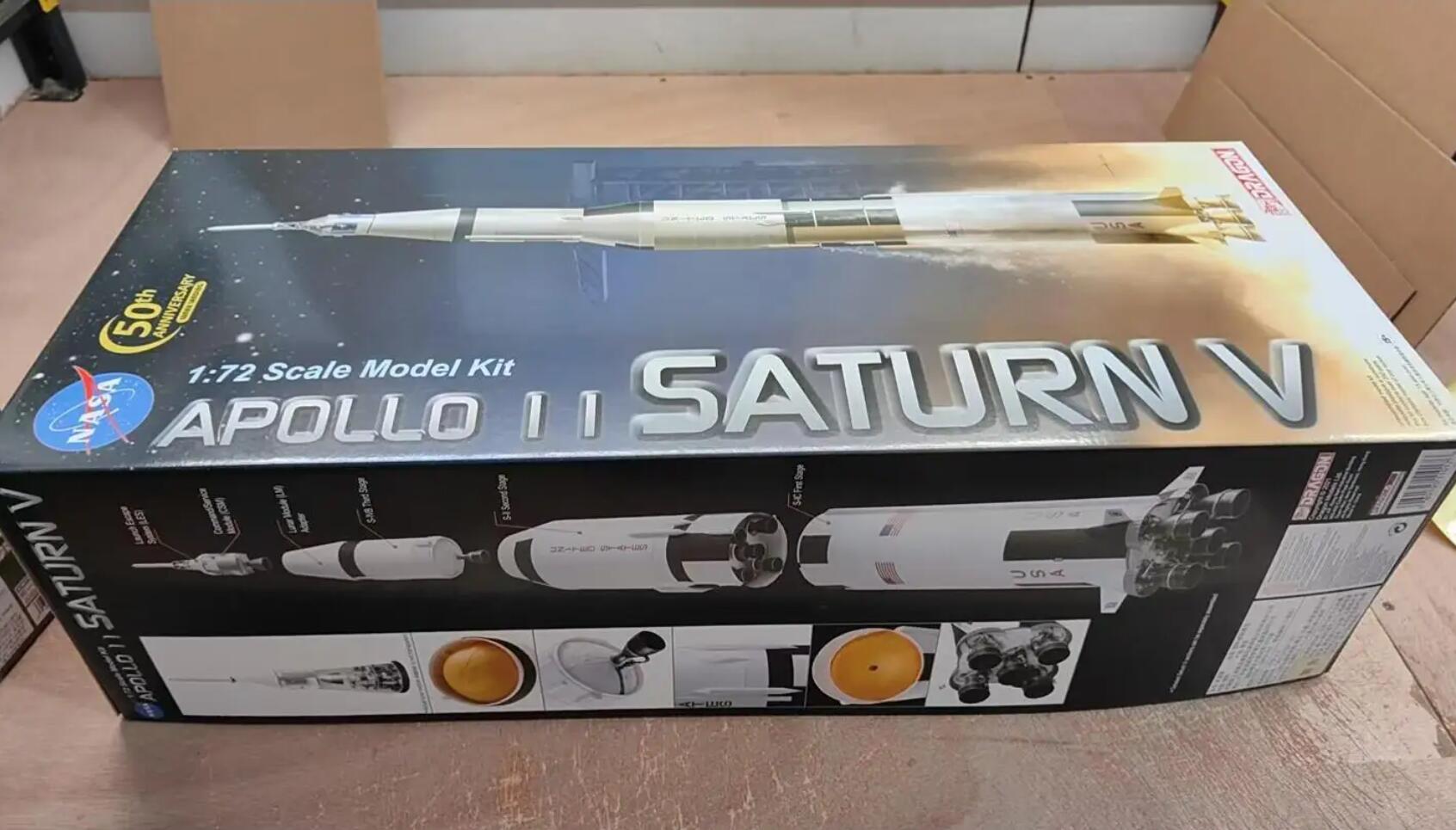 Dragon 11017 1/72 Scale Model Kit APOLLO 11 SATURN V ROCKET MODEL