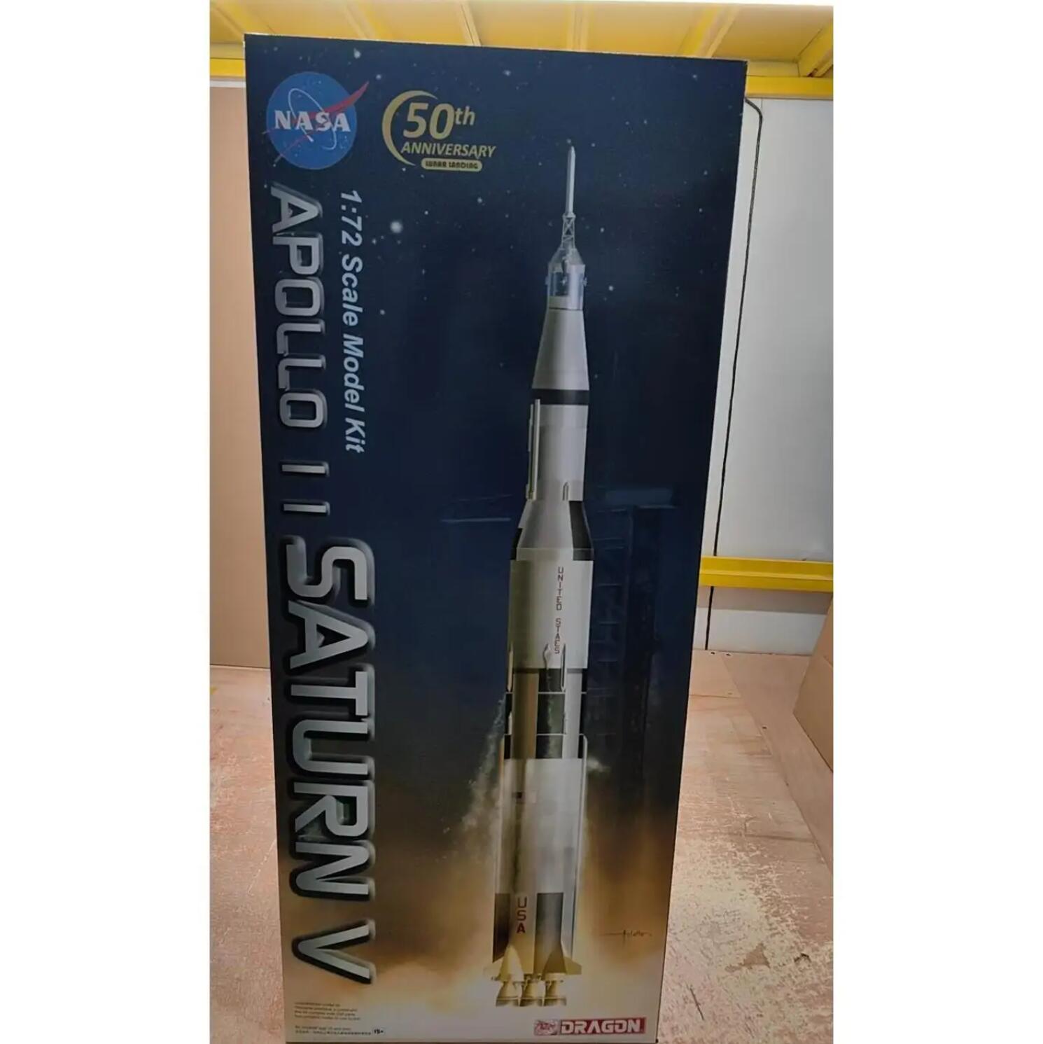 Dragon 11017 1/72 Scale Model Kit APOLLO 11 SATURN V ROCKET MODEL