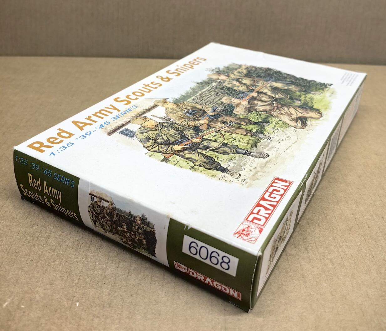 Dragon 6068 WW.II Soviet Army Scout & Sniper (Female Soldier 2 Figures, Male 2 )