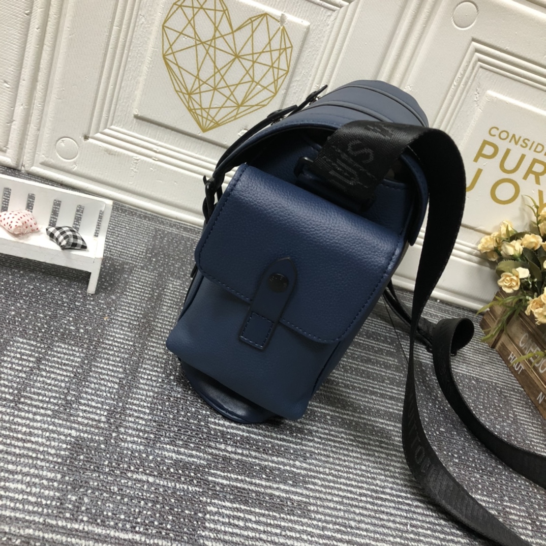 Replica Louis Vuitton Christopher Messenger Backpack
