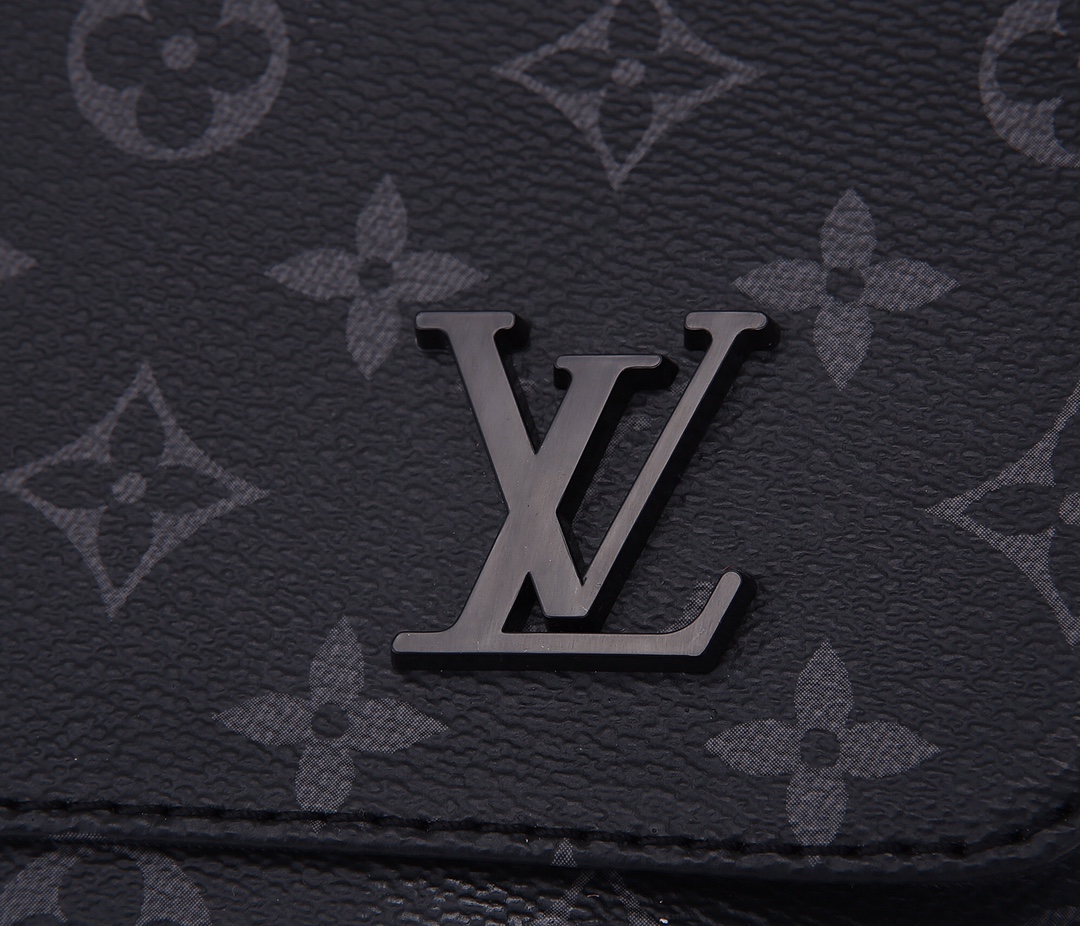 Replica Louis Vuitton District Pm Messenger Bag