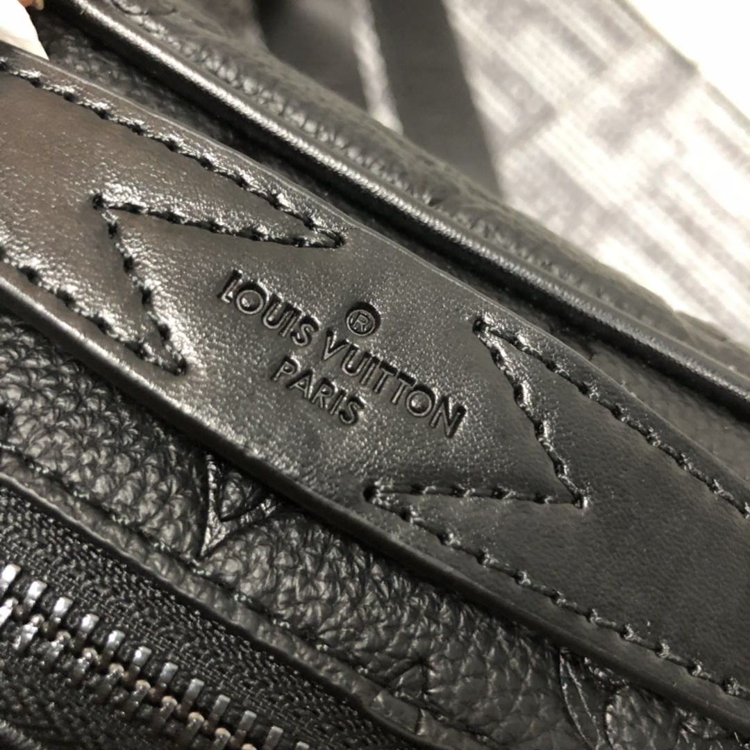 Replica Louis Vuitton S Lock Messenger M45863