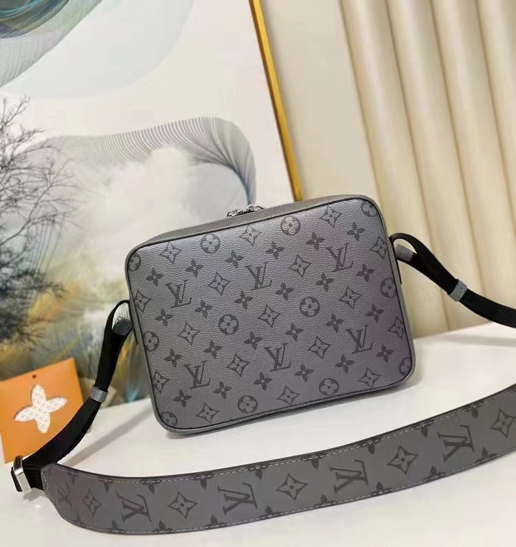 Replica Louis Vuitton Taigarama Outdoor Messenger Pm M30830 Silver