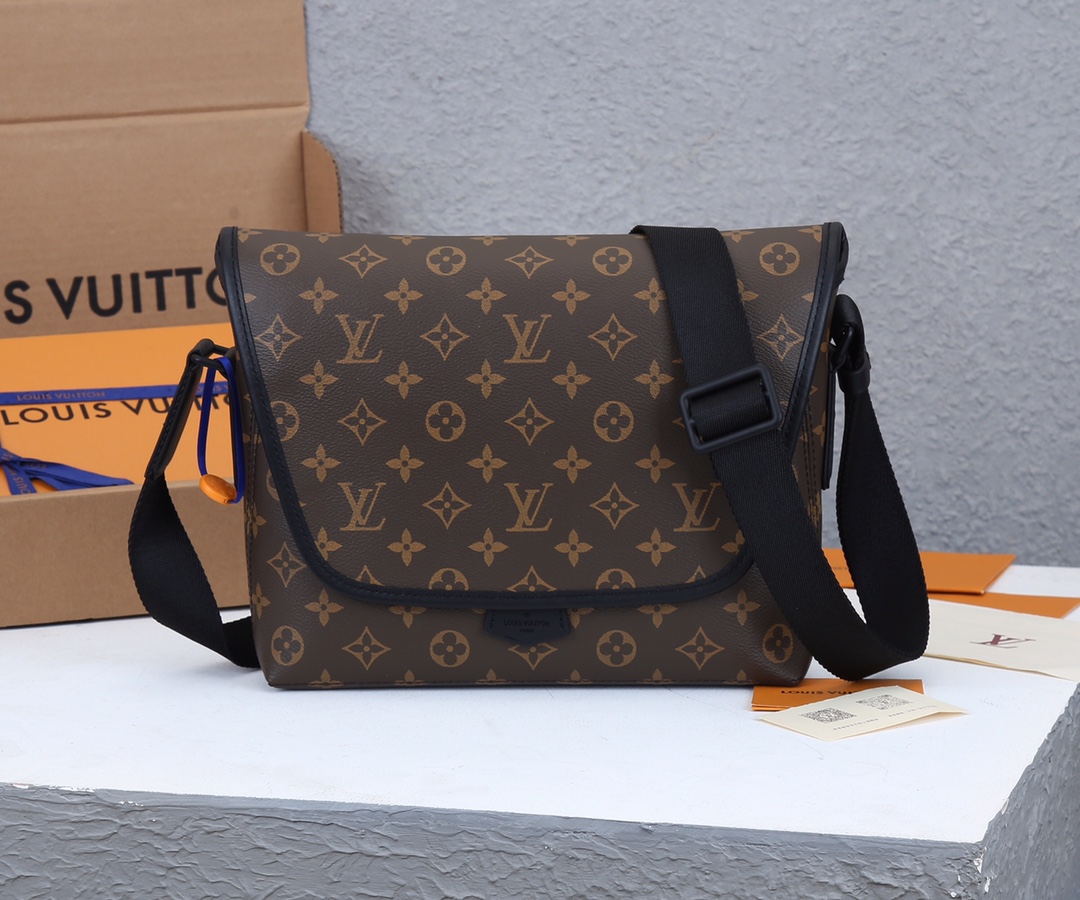 Replica Louis Vuitton Magnetic Messenger Bag  Lv