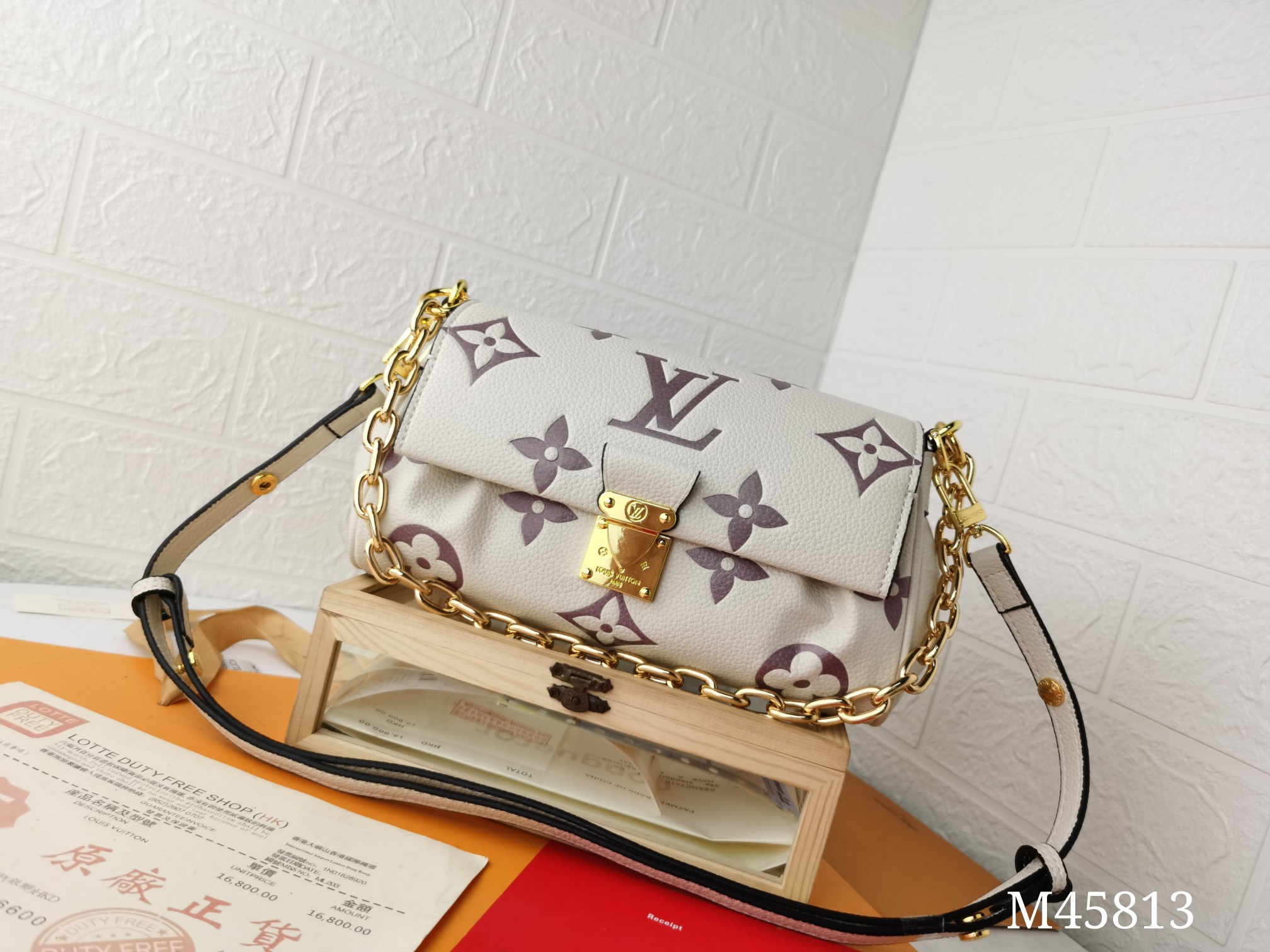Replica Louis Vuitton Favorite M45813
