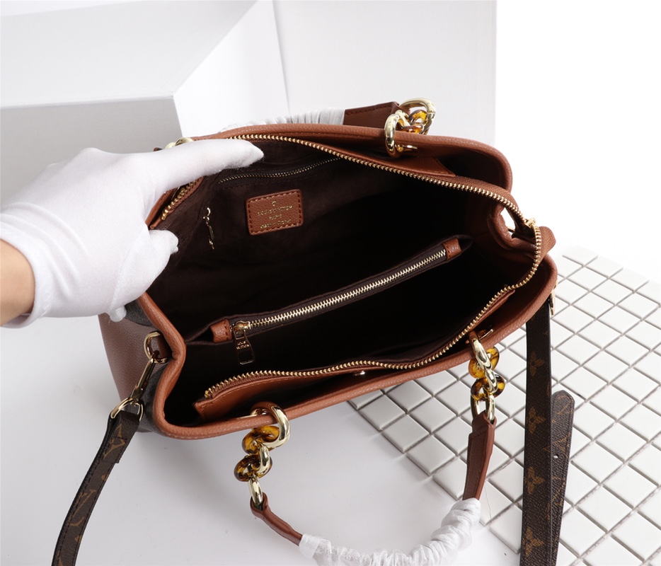 Replica Louis Vuitton Classic Monogram Handle Bag With Strap