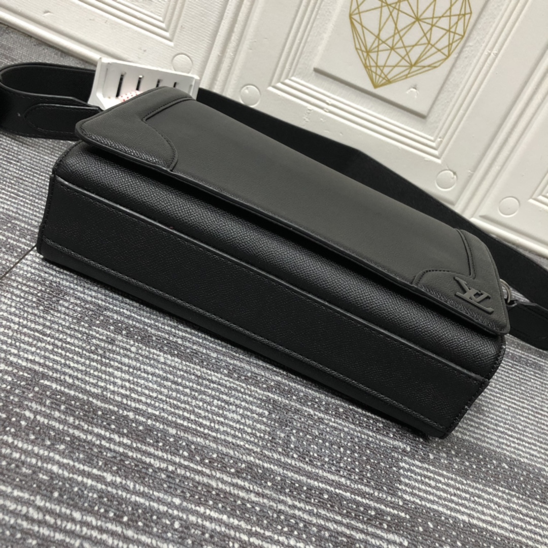 Replica Louis Vuitton New Flap Messenger M30813