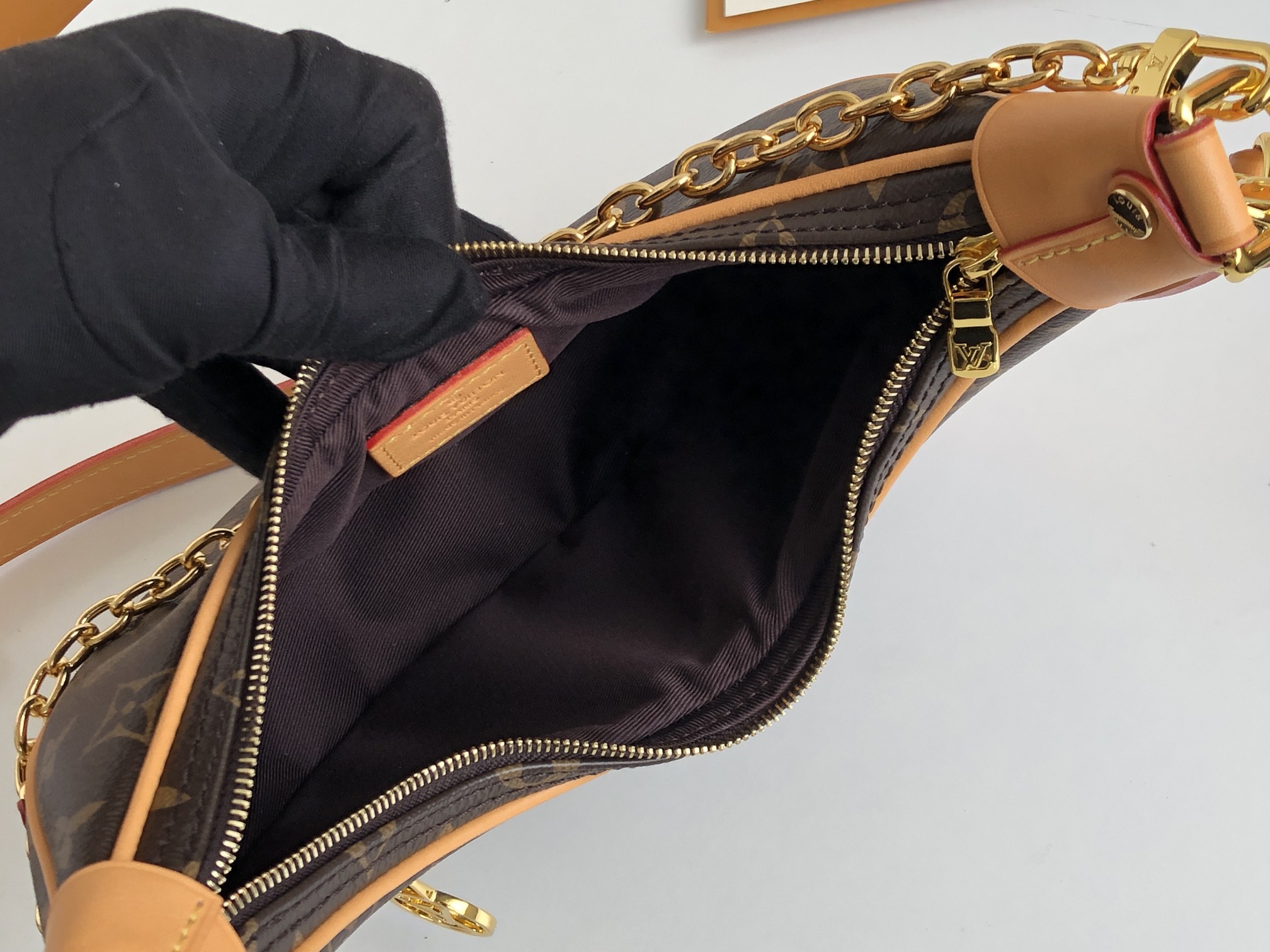 Replica Louis Vuitton Aaa Monogram Loop Handbag