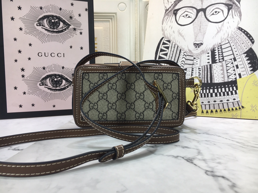 Replica Gucci Mini Bag With Clasp Closure