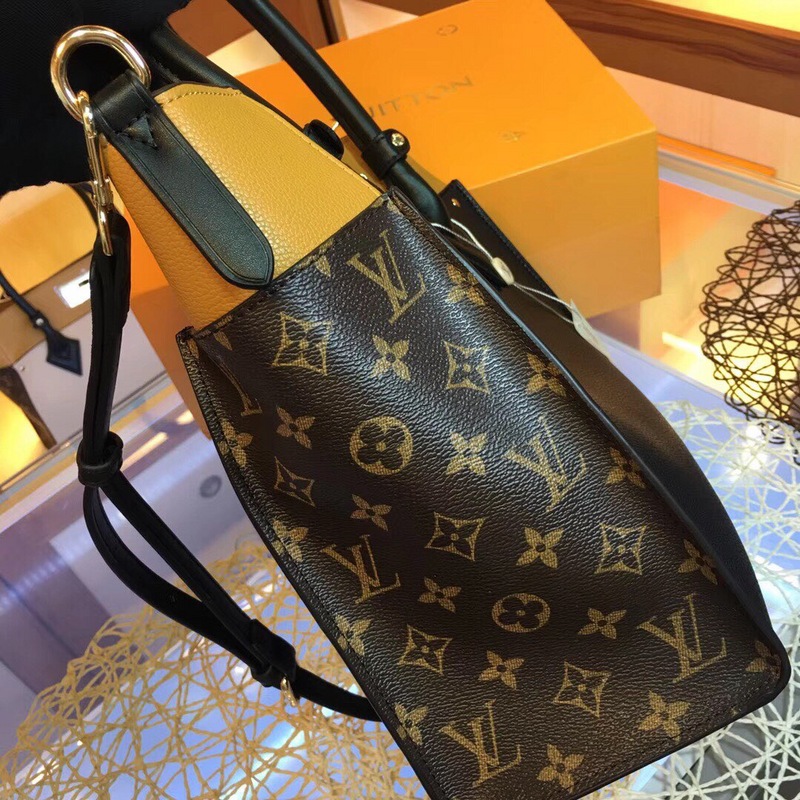 Replica Louis Vuitton On My Side M53823