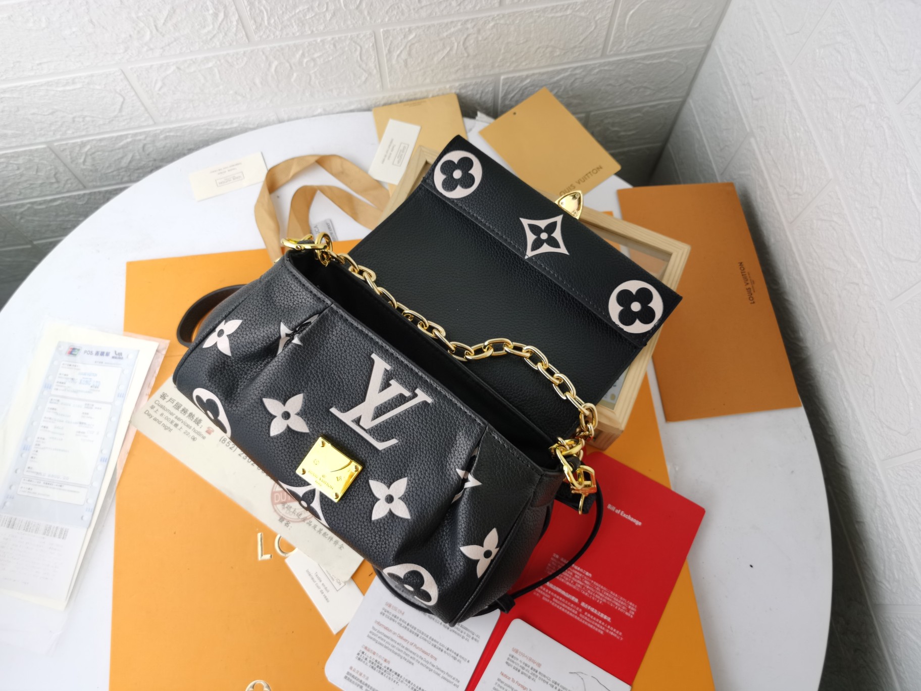 Replica Louis Vuitton Favorite M45813