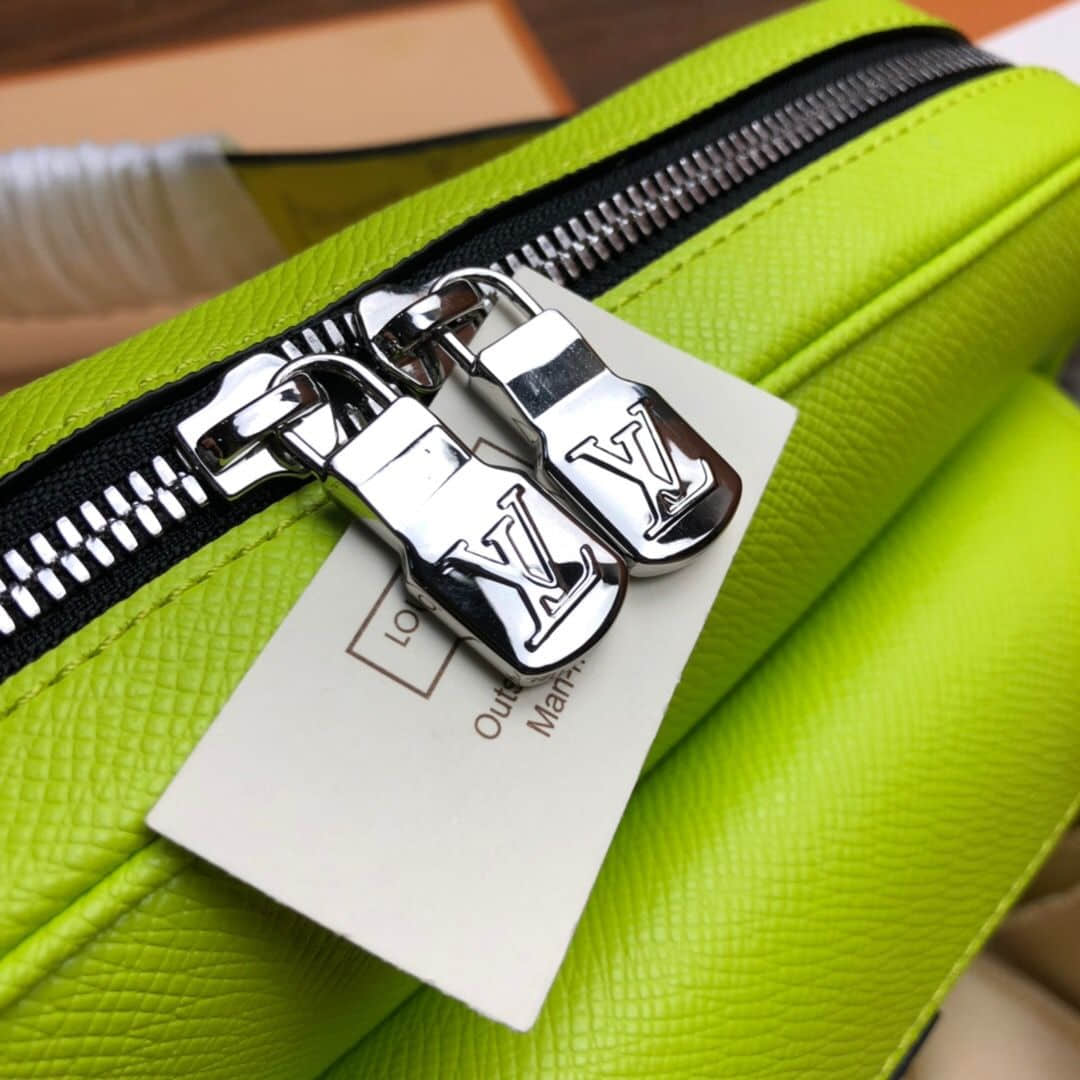 Replica Louis Vuitton Taigarama Outdoor Messenger Pm M30239