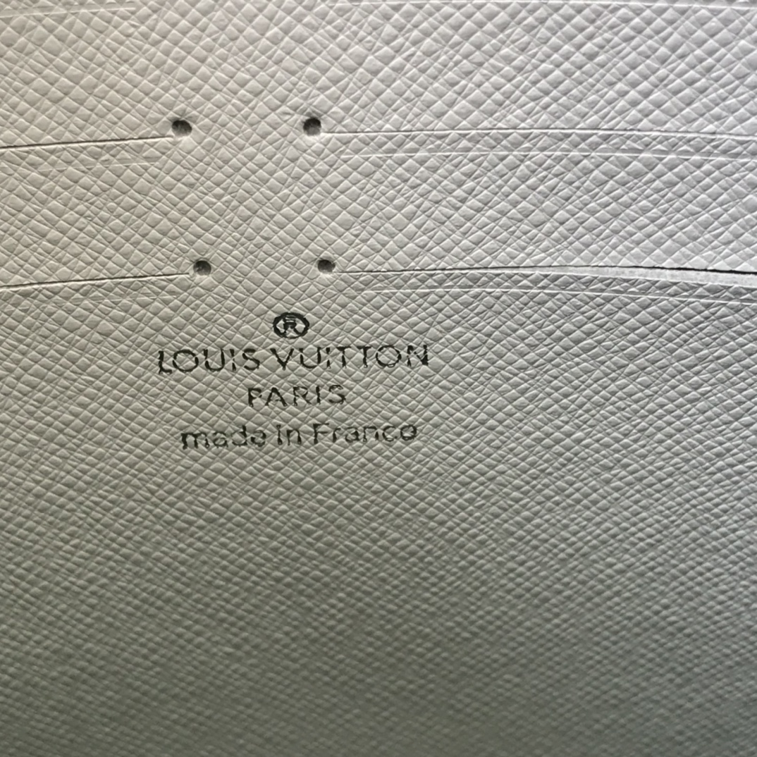 Replica Louis Vuitton Pochette Voyage Mm M30423