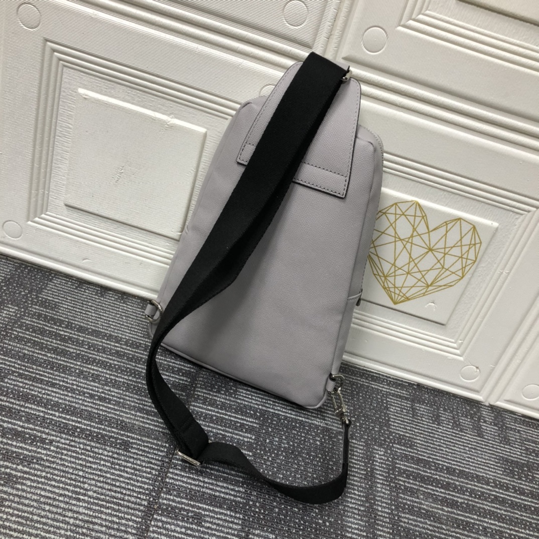 Replica Louis Vuitton Avenue Sling Bag M30443