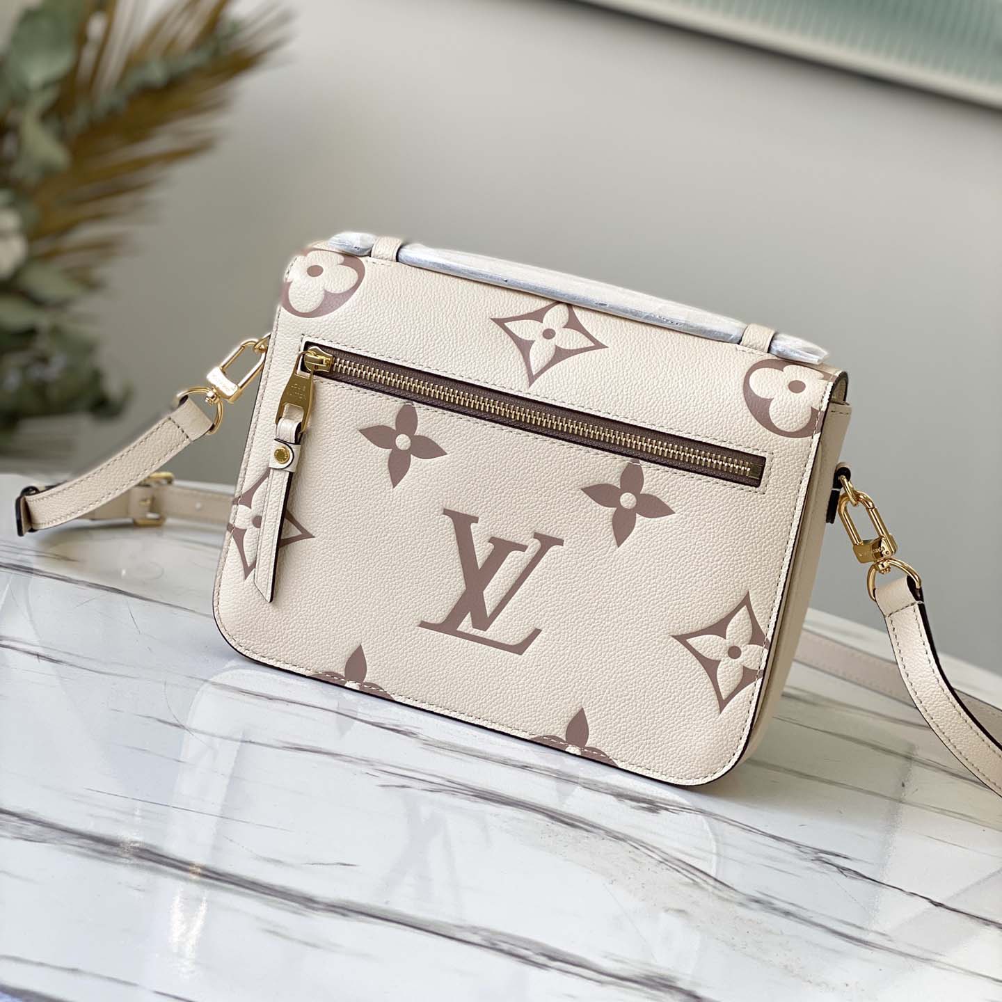 Replica Louis Vuitton Aaa-Pochette Metis Cream