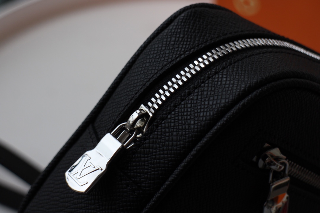 Replica Louis Vuitton Pochette Kasai M30441