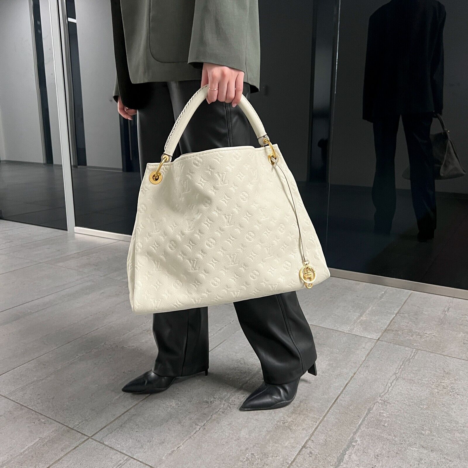 Replica Louis Vuitton Artsy Mm Classic Monogram Empreinte Mbossed White Leather Shoulder Bag M93449