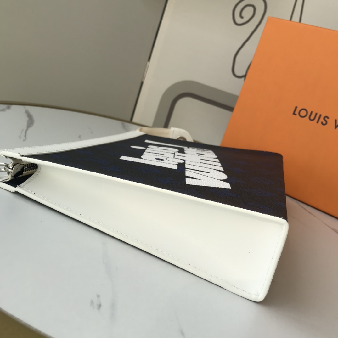 Replica Louis Vuitton Pochette Voyage Mm M30423