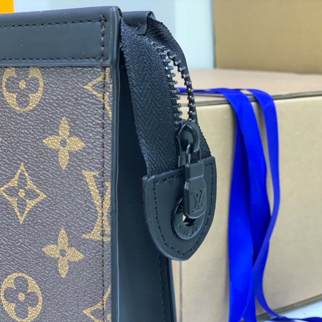 Replica Louis Vuitton Rubber Collection-Toiletry Pouch 26 M66601